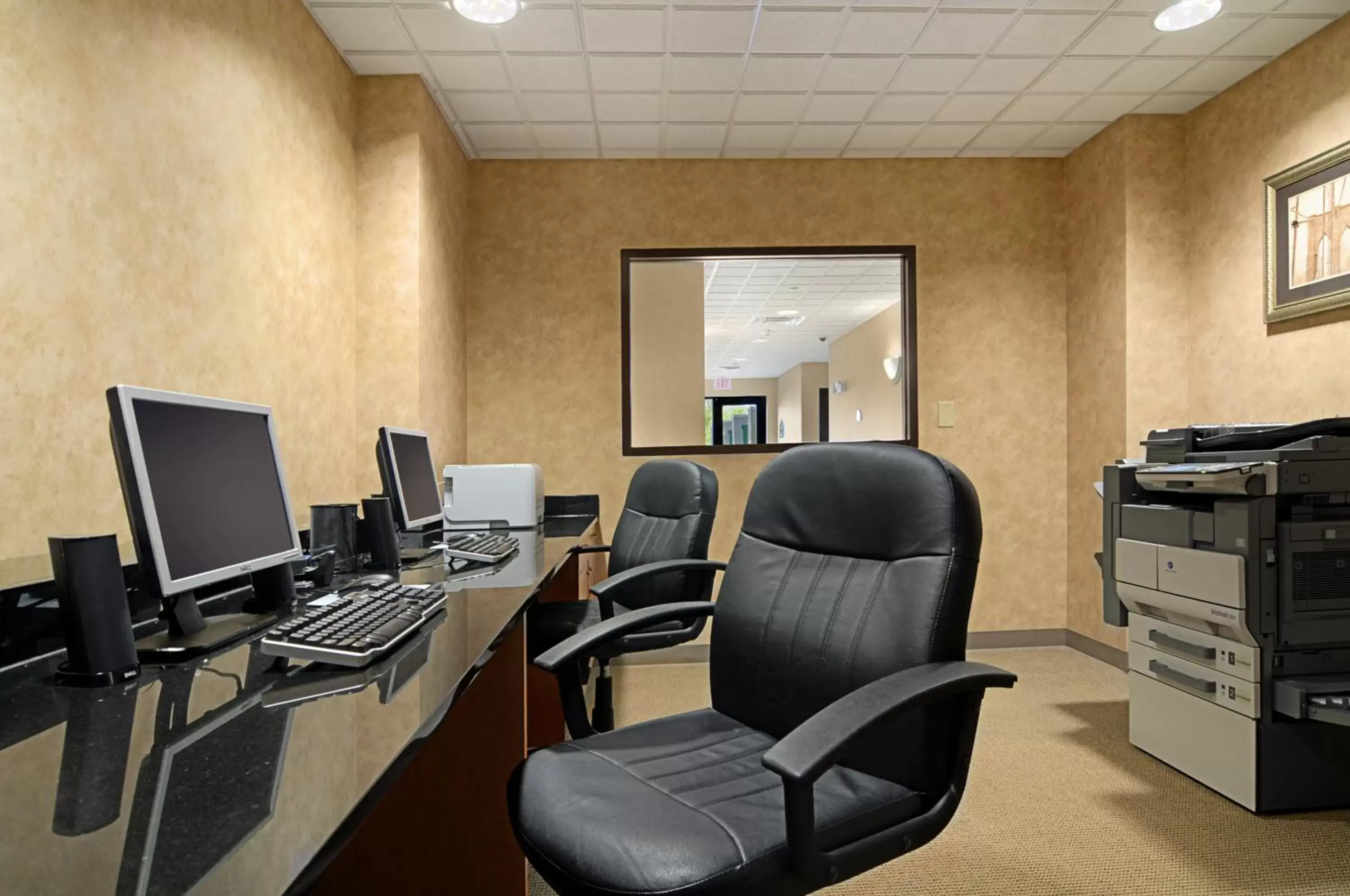 Business facilities in Wingate by Wyndham LaGrange