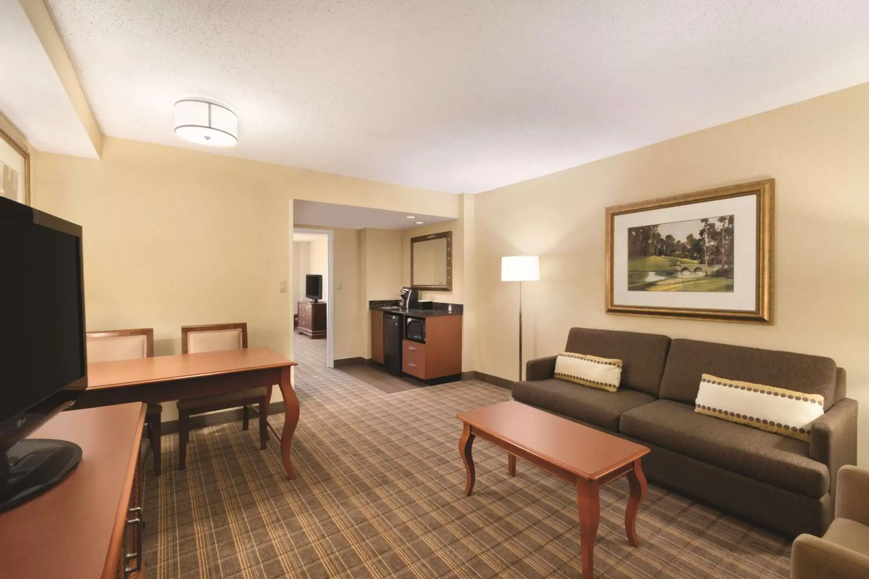 Living room, Seating Area in Embassy Suites Greenville Golf Resort & Conference Center