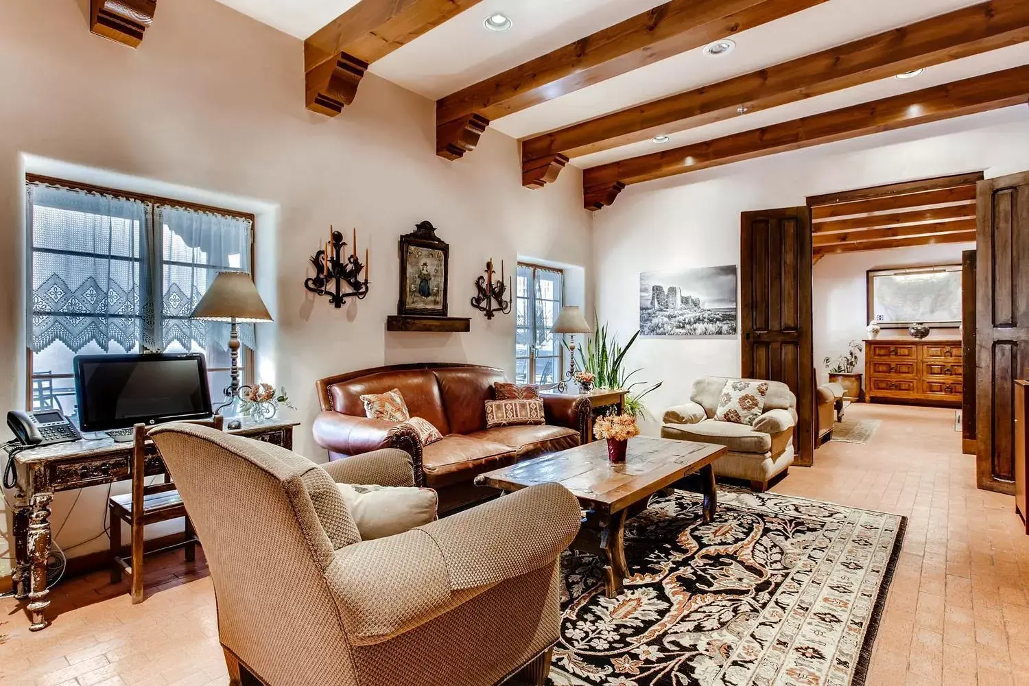 Communal lounge/ TV room, Seating Area in Old Santa Fe Inn