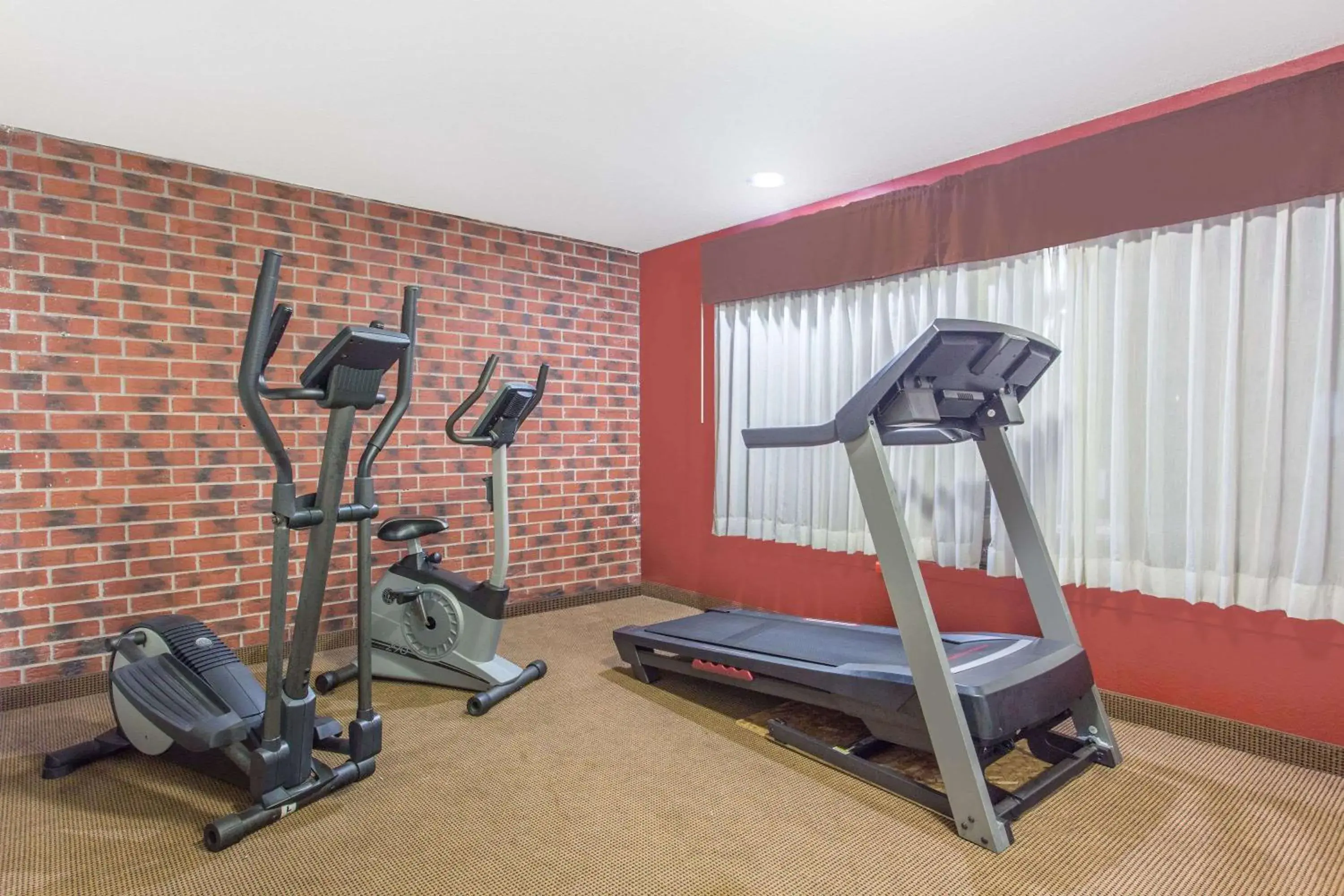 Fitness centre/facilities in Baymont by Wyndham Dubuque Fitness centre/facilities in Baymont by Wyndham Dubuque