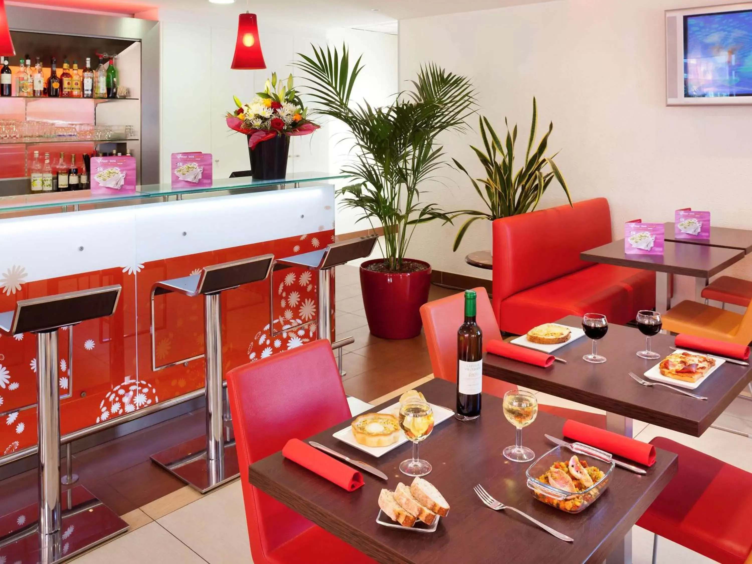 Lounge or bar, Restaurant/Places to Eat in ibis Aulnay Paris Nord Expo