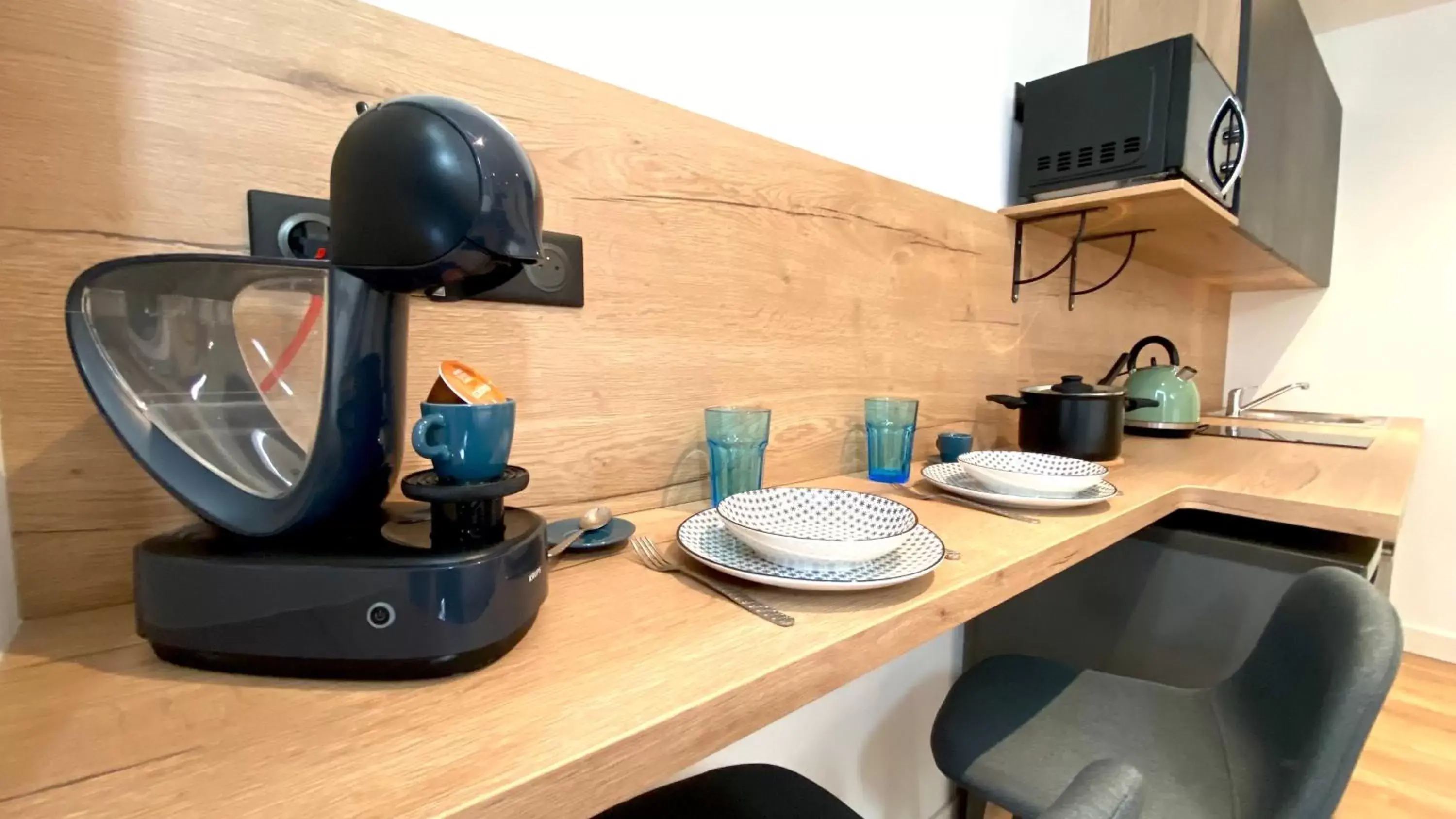 Dining area, Kitchen/Kitchenette in Le Bras d'or Apparts et Spa