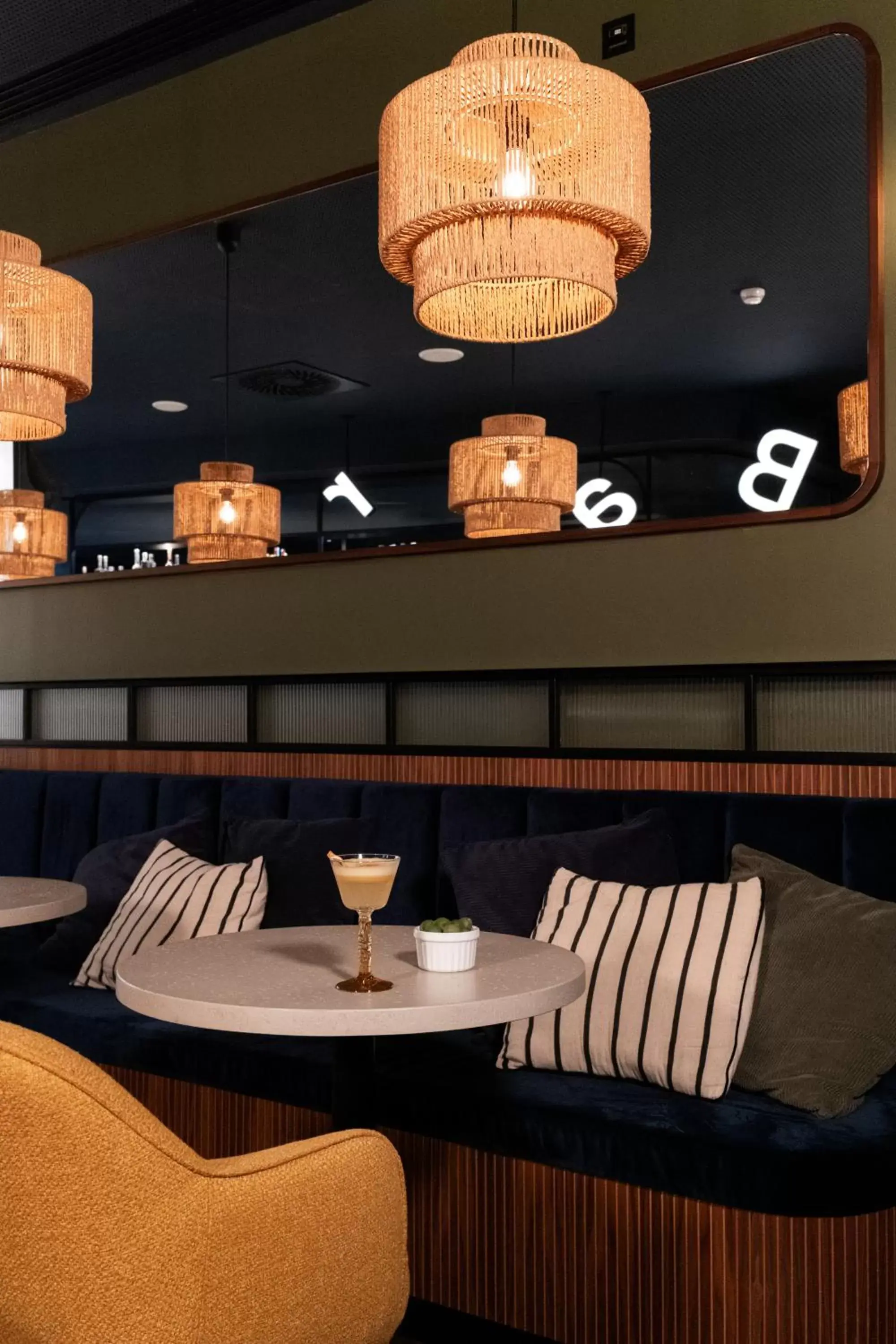 Lounge or bar, Restaurant/Places to Eat in Chic & Basic Gravity