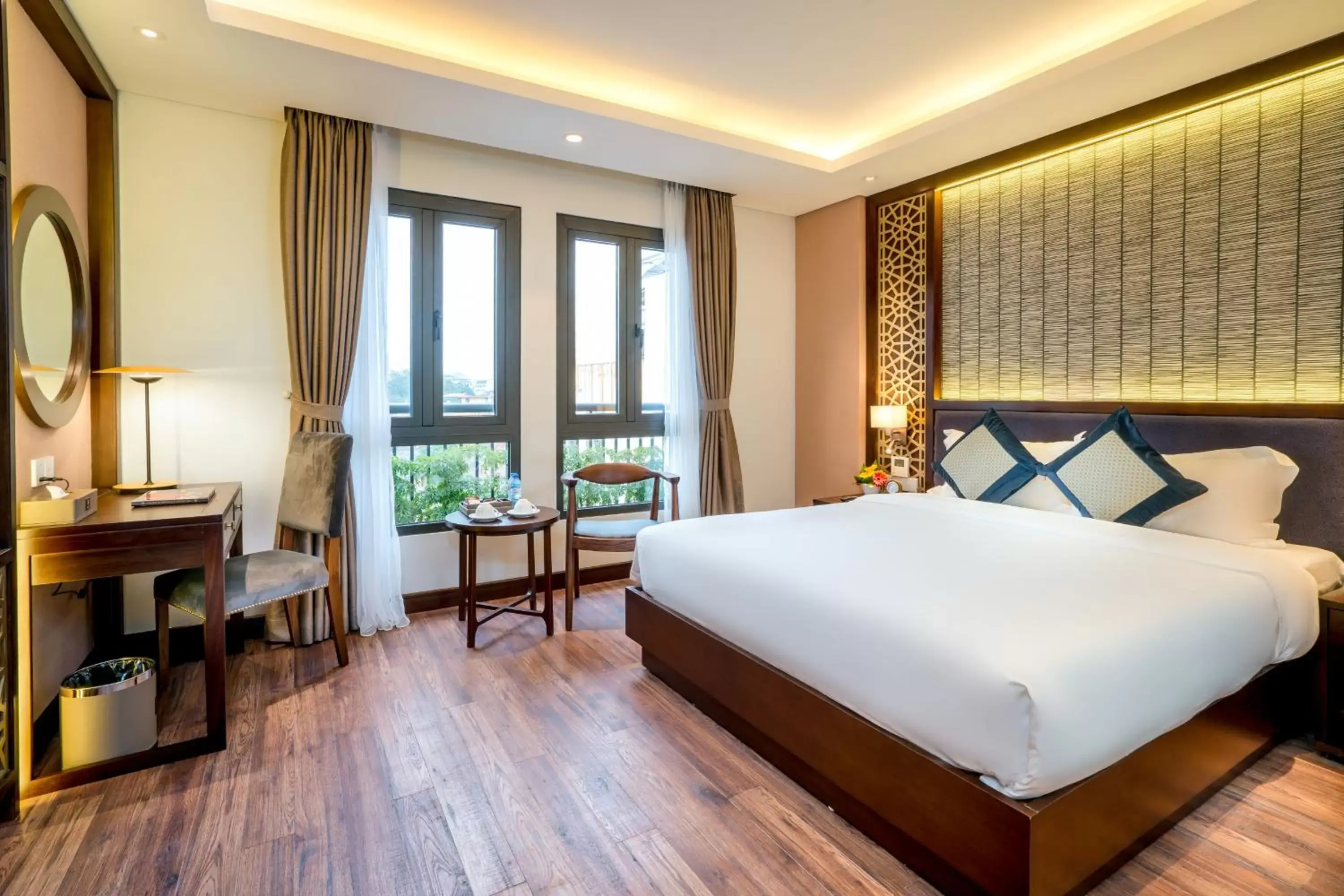 Photo of the whole room, Bed in Conifer Grand Hotel Photo of the whole room, Bed in Conifer Grand Hotel