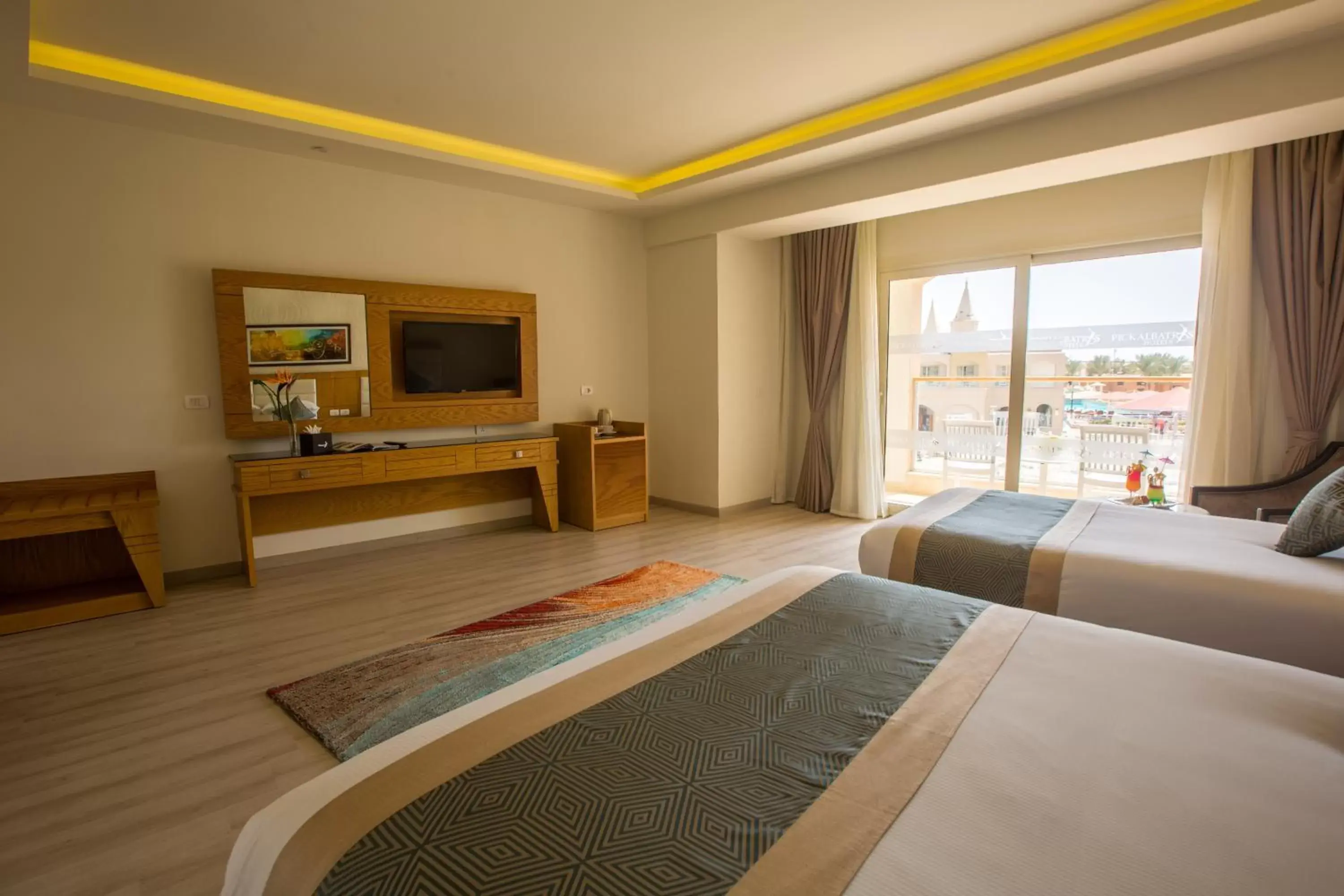 Bedroom, TV/Entertainment Center in Pickalbatros Aqua Blu Sharm El Sheikh