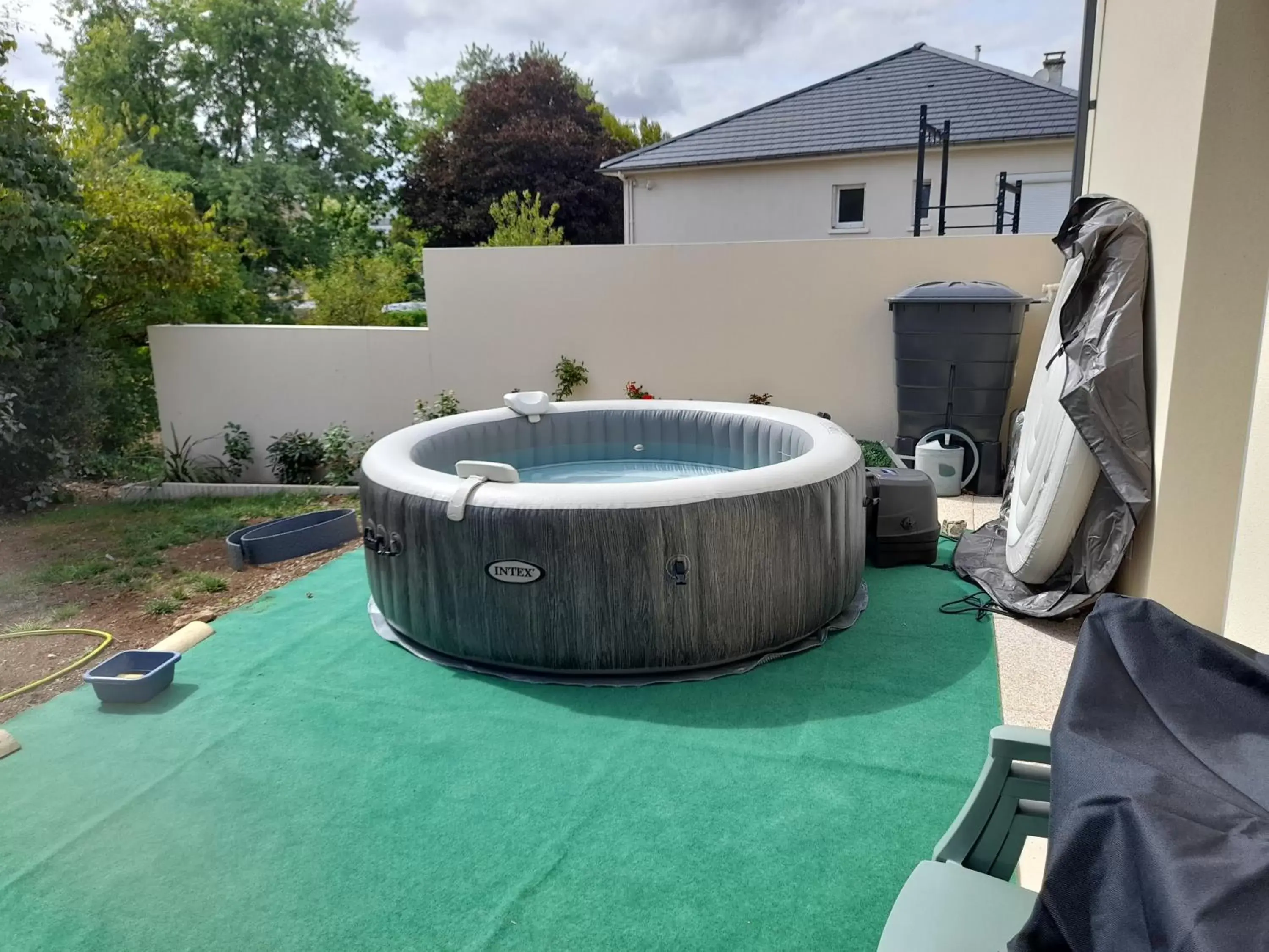 Hot Tub, Swimming Pool in CHEZ VIVIANE