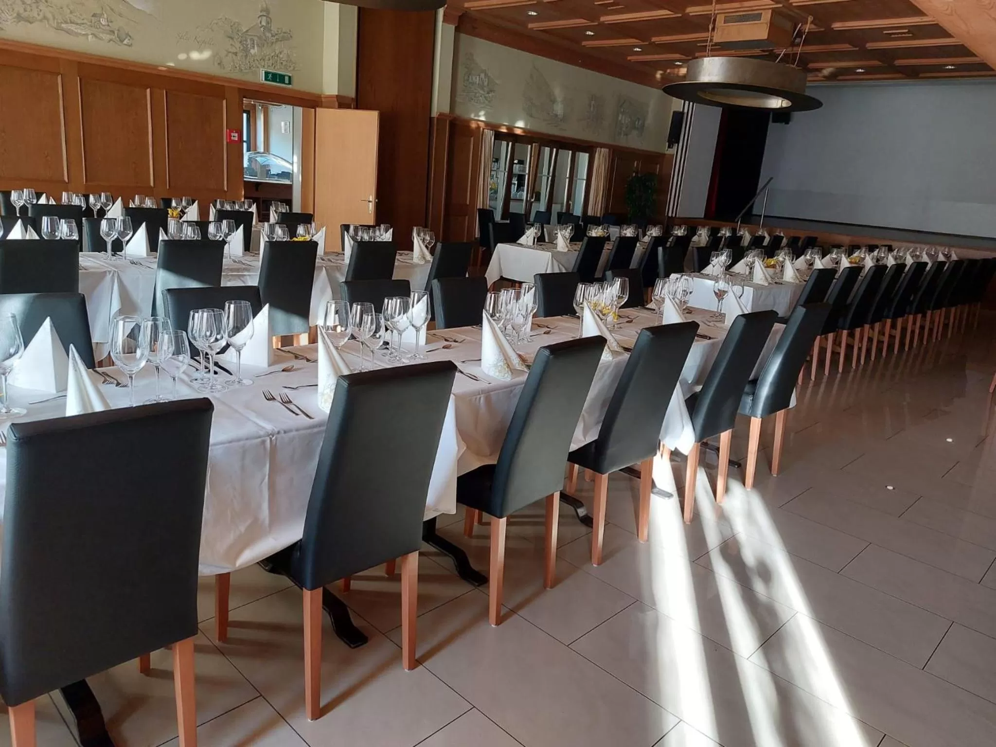 Restaurant/places to eat in Hotel Post