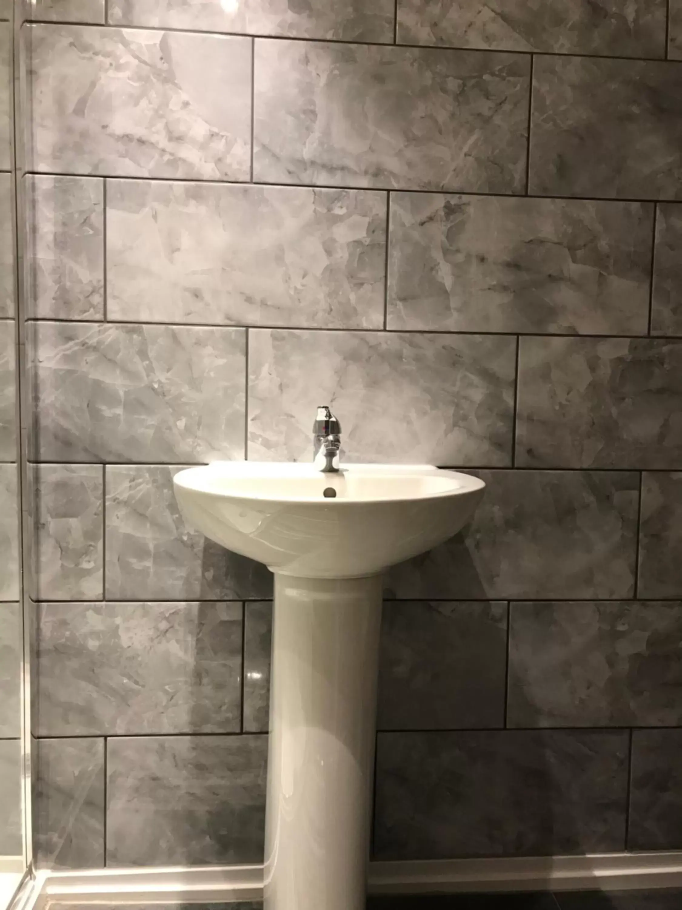 Bathroom in St Andrews House Hotel