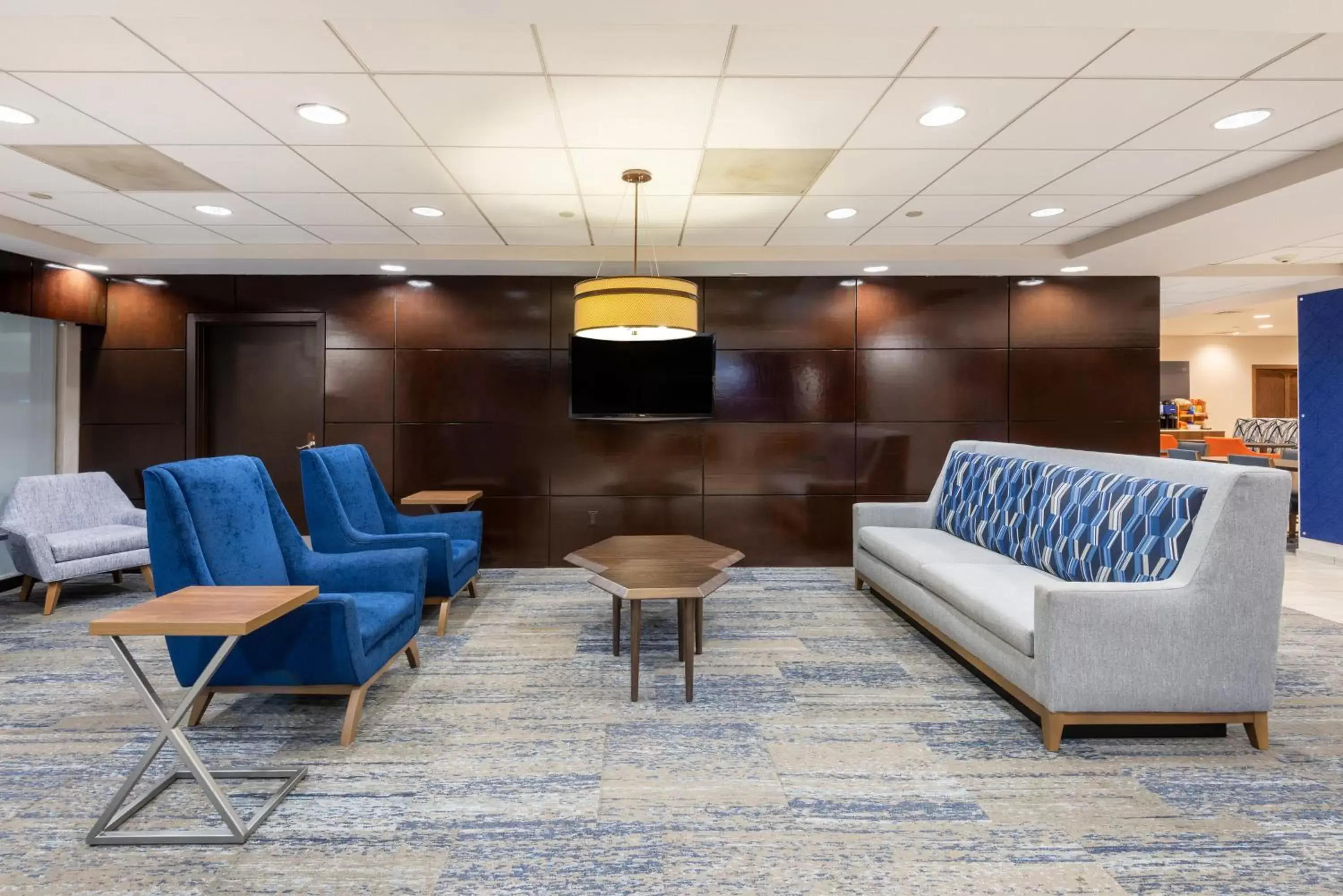 Property building in Holiday Inn Express Philadelphia NE-Bensalem by IHG Property building in Holiday Inn Express Philadelphia NE-Bensalem by IHG