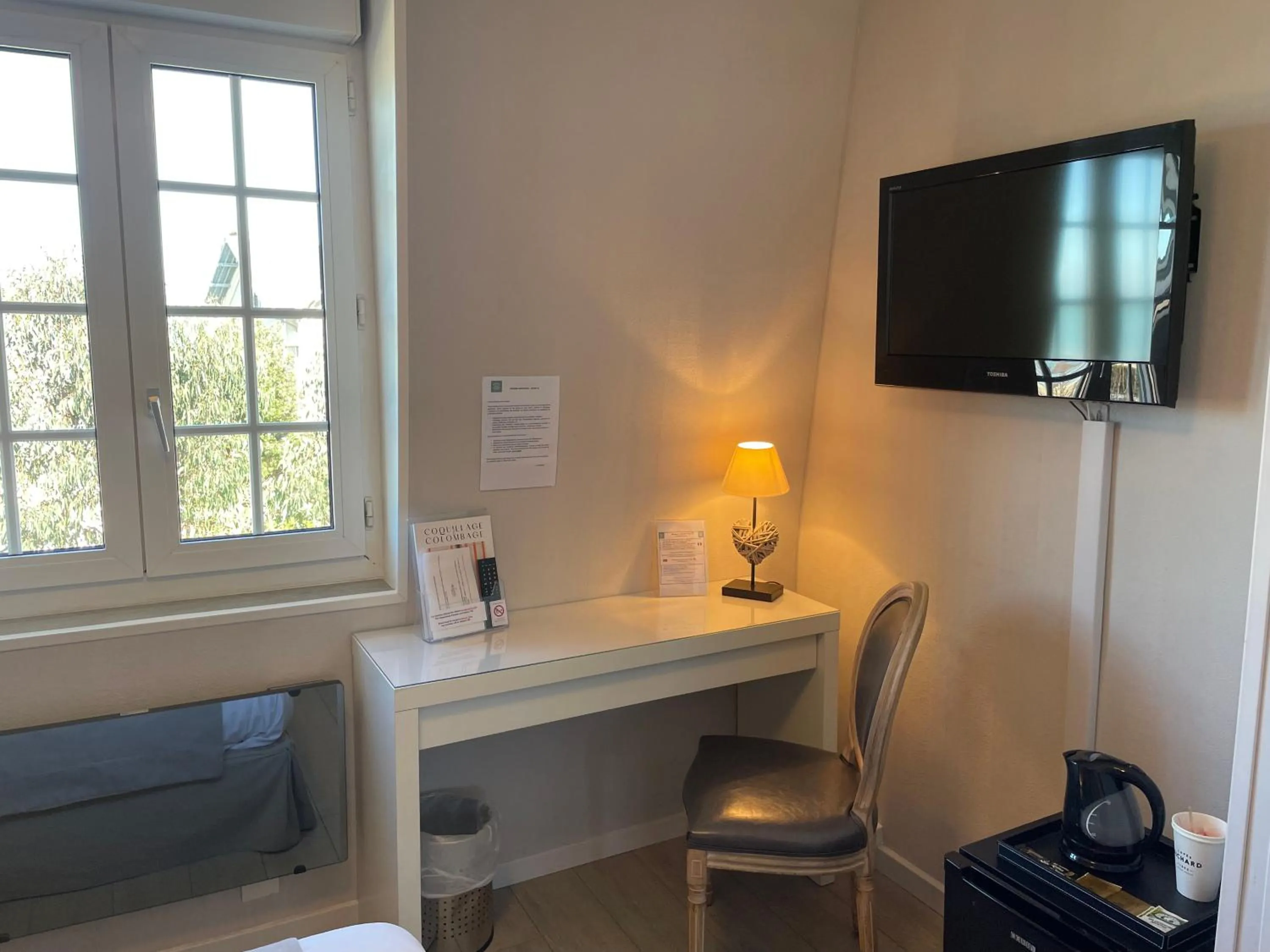 Photo of the whole room in Hôtel de la Plage