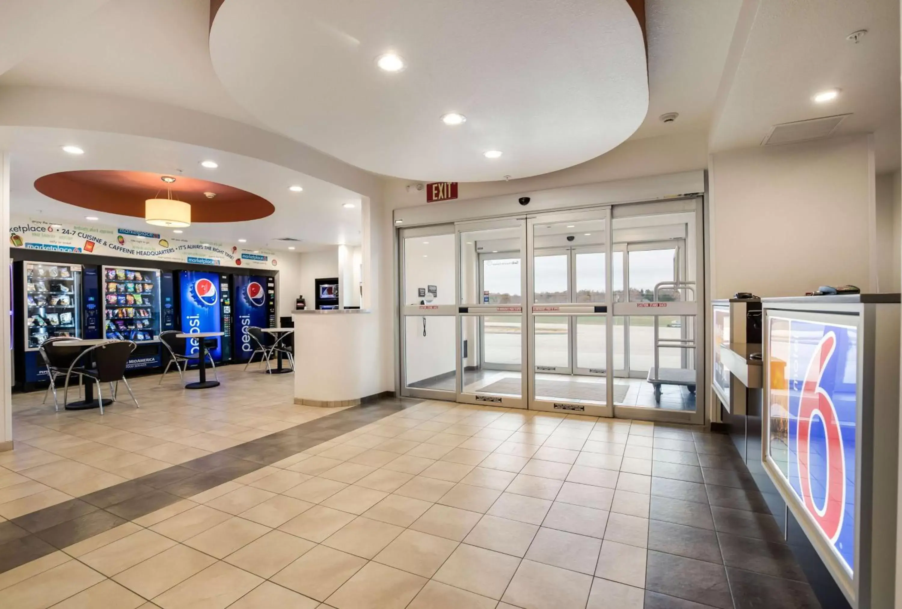 Lobby or reception in Motel 6 Poplar Bluff, MO Lobby or reception in Motel 6 Poplar Bluff, MO