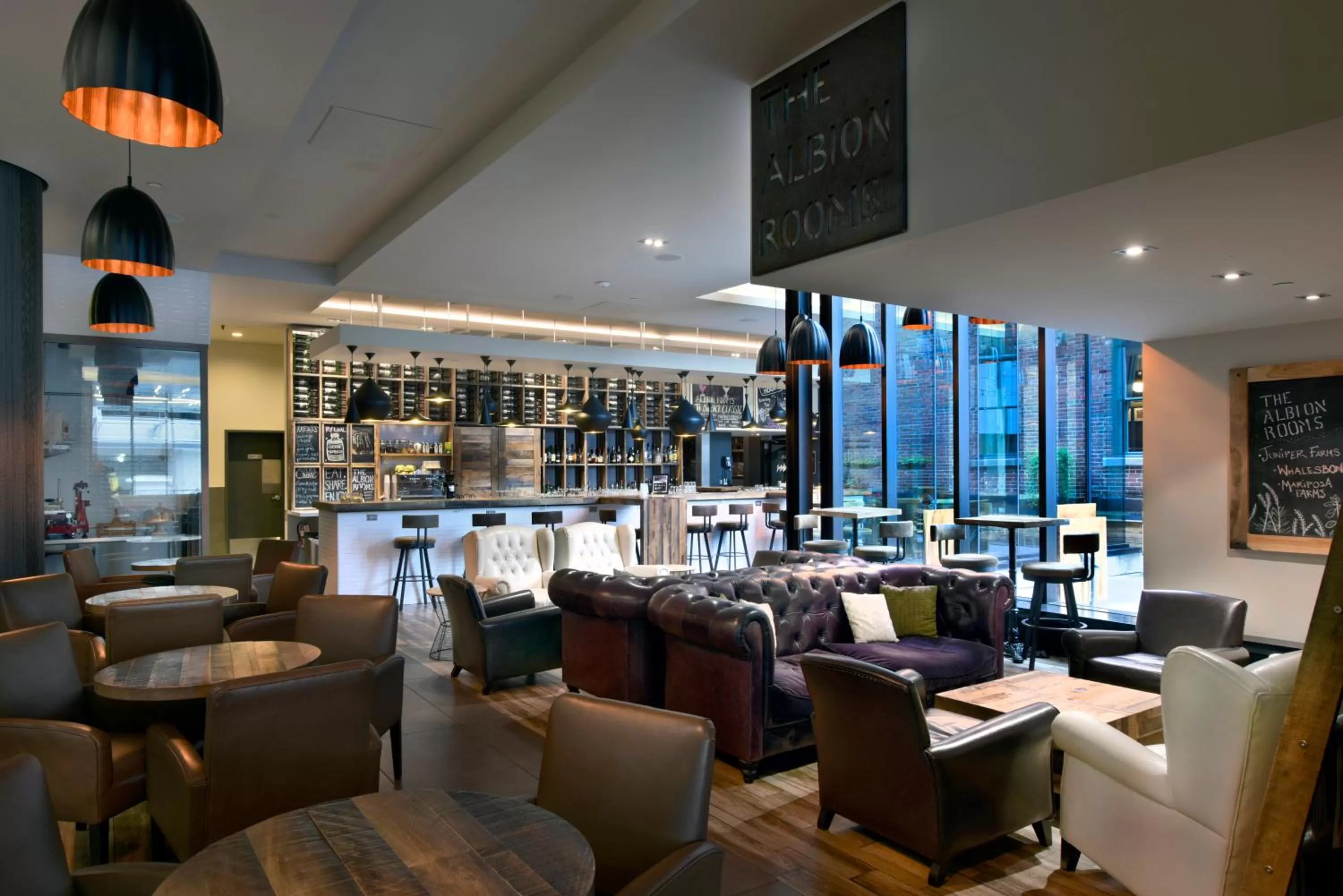 Lounge or bar in DoubleTree by Hilton Ottawa Downtown