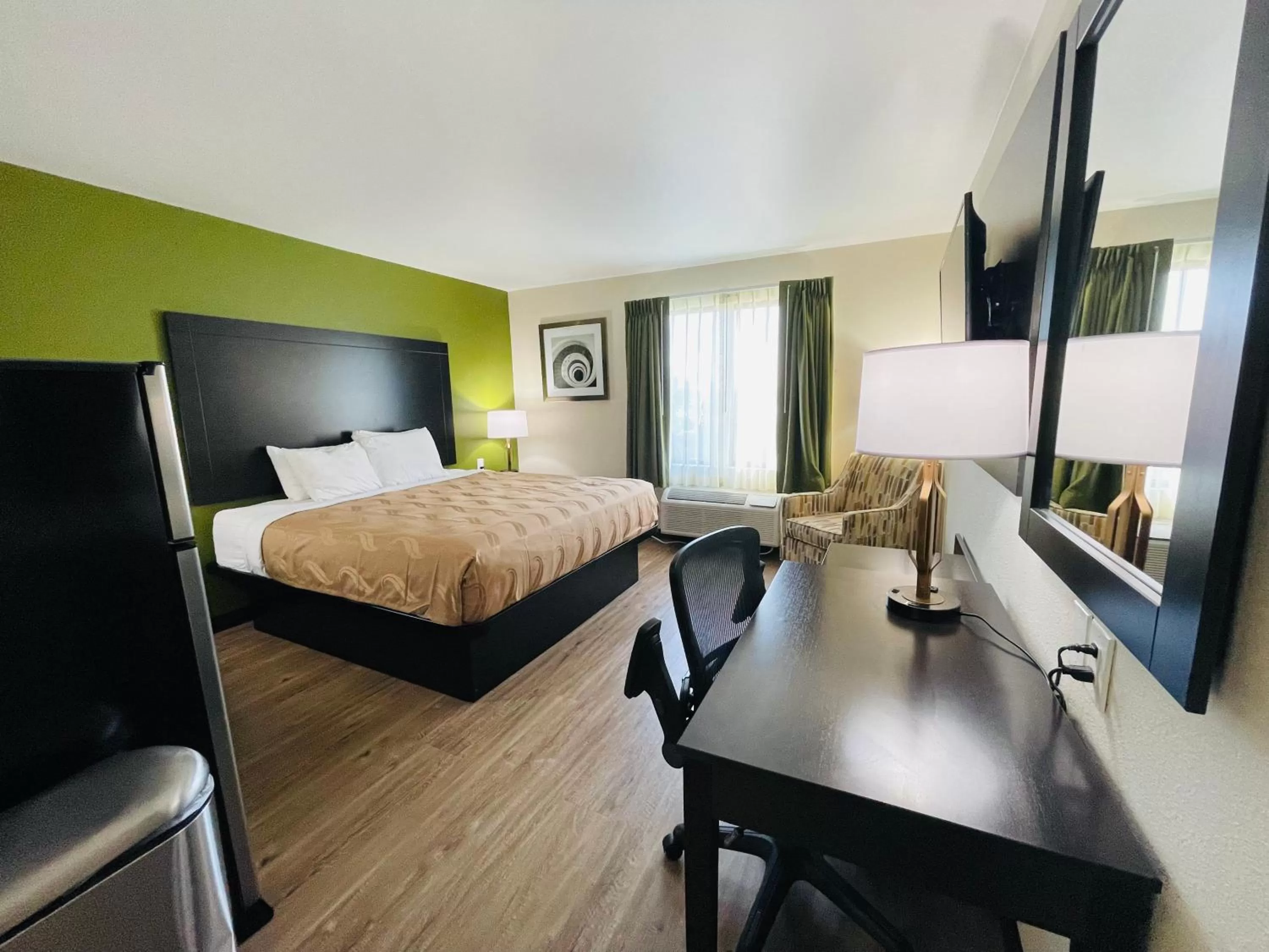 Photo of the whole room, Bed in Quality Inn & Suites Lake Charles South