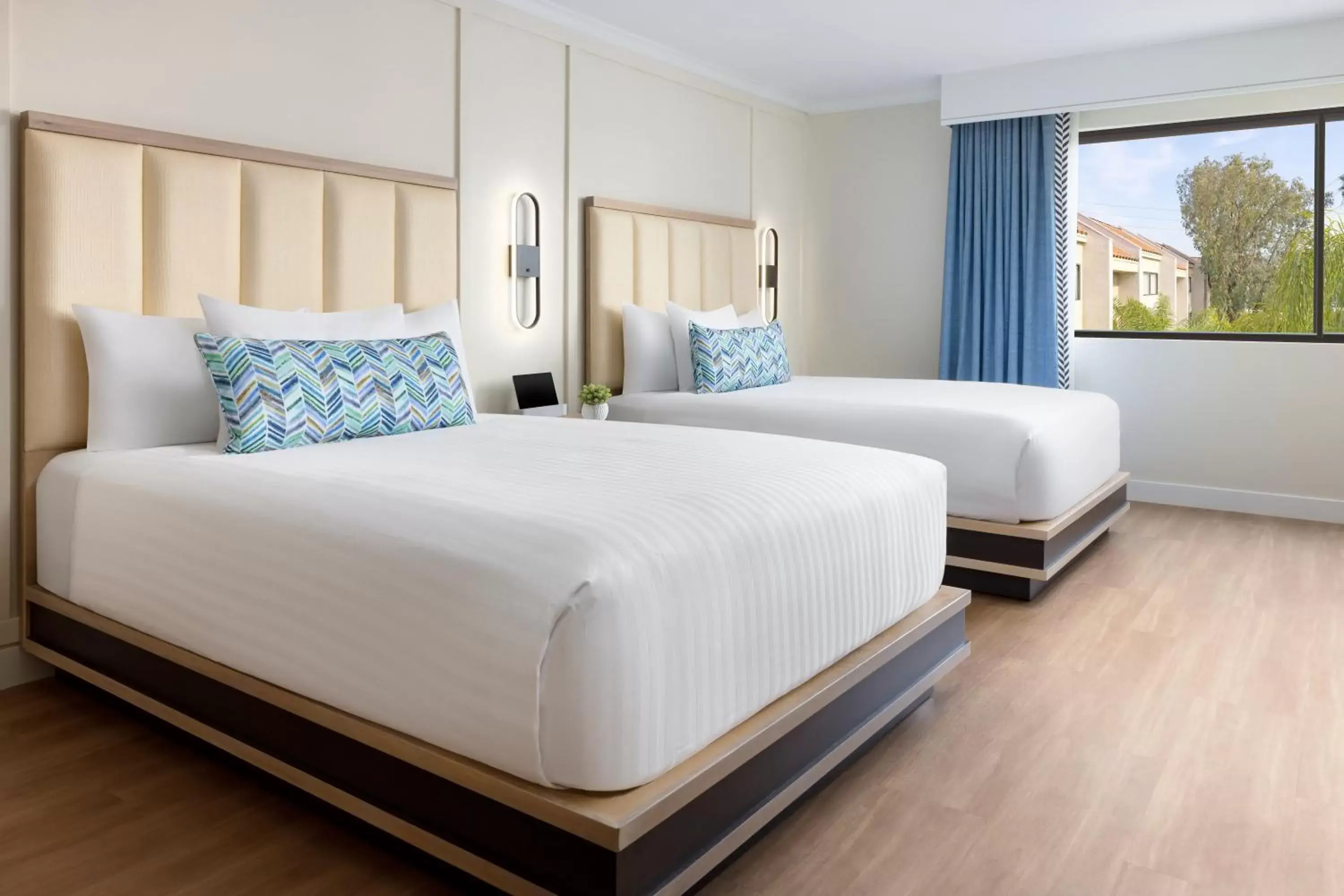 Bedroom, Bed in The Anza-a Calabasas Hotel