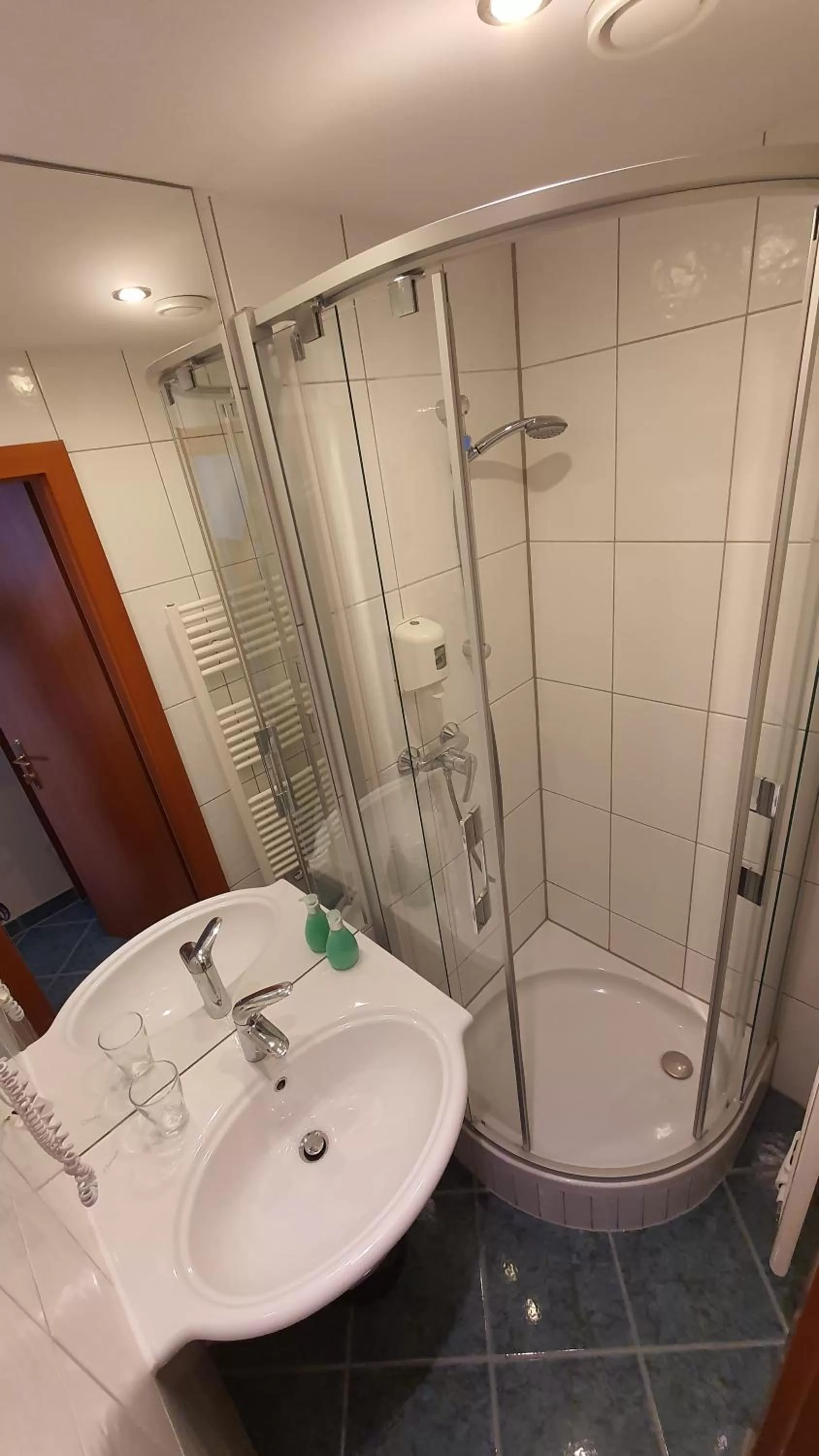 Bathroom in Stadthotel Kramer