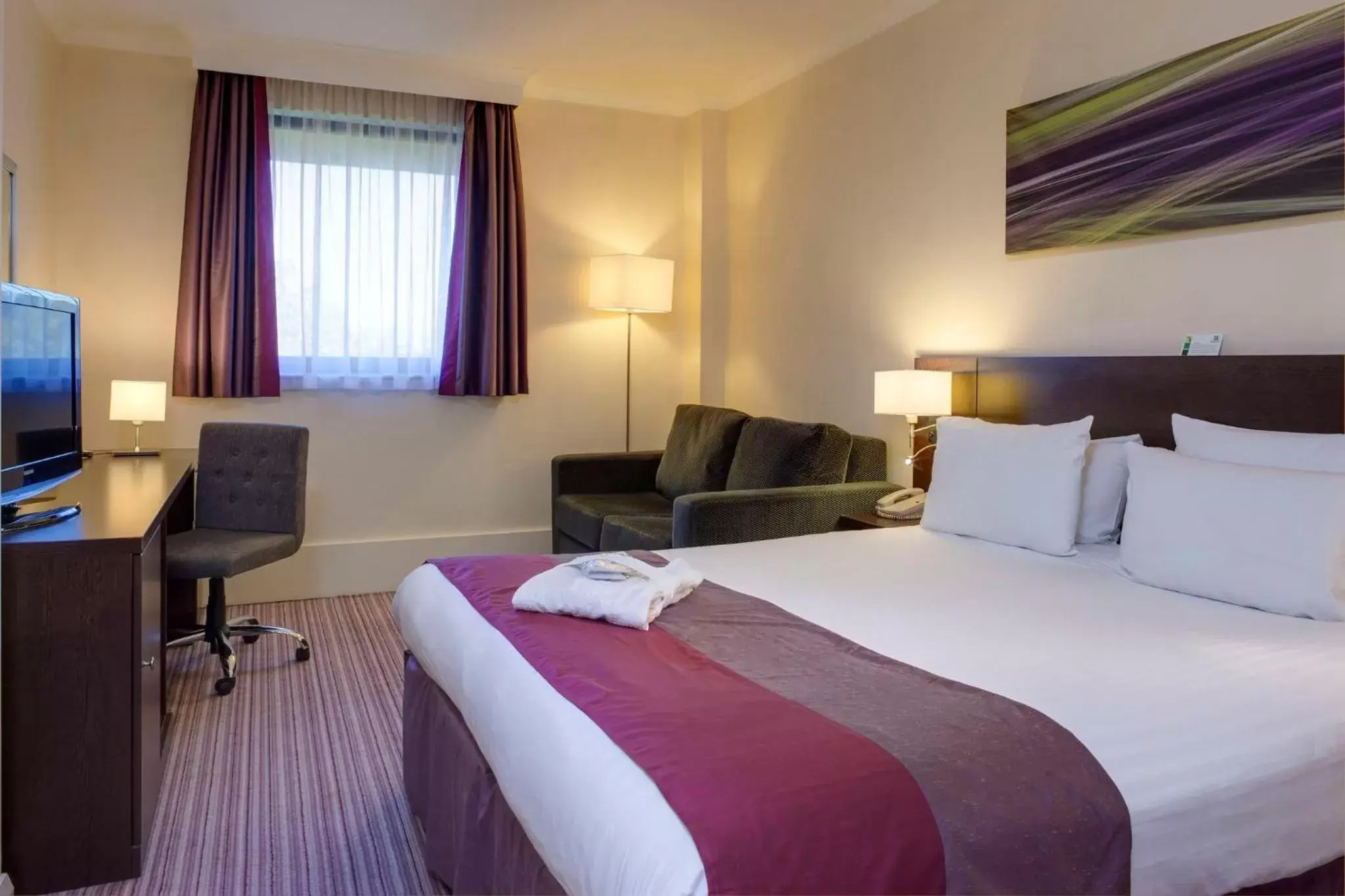 Photo of the whole room, Bed in Holiday Inn Leamington Spa - Warwick, an IHG Hotel