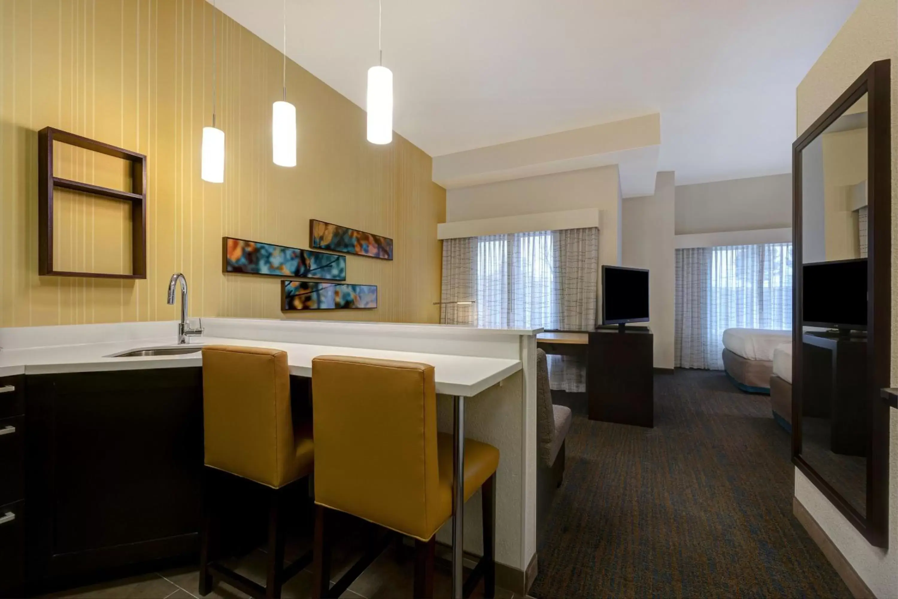 Kitchen or kitchenette, Dining Area in Residence Inn by Marriott Pullman