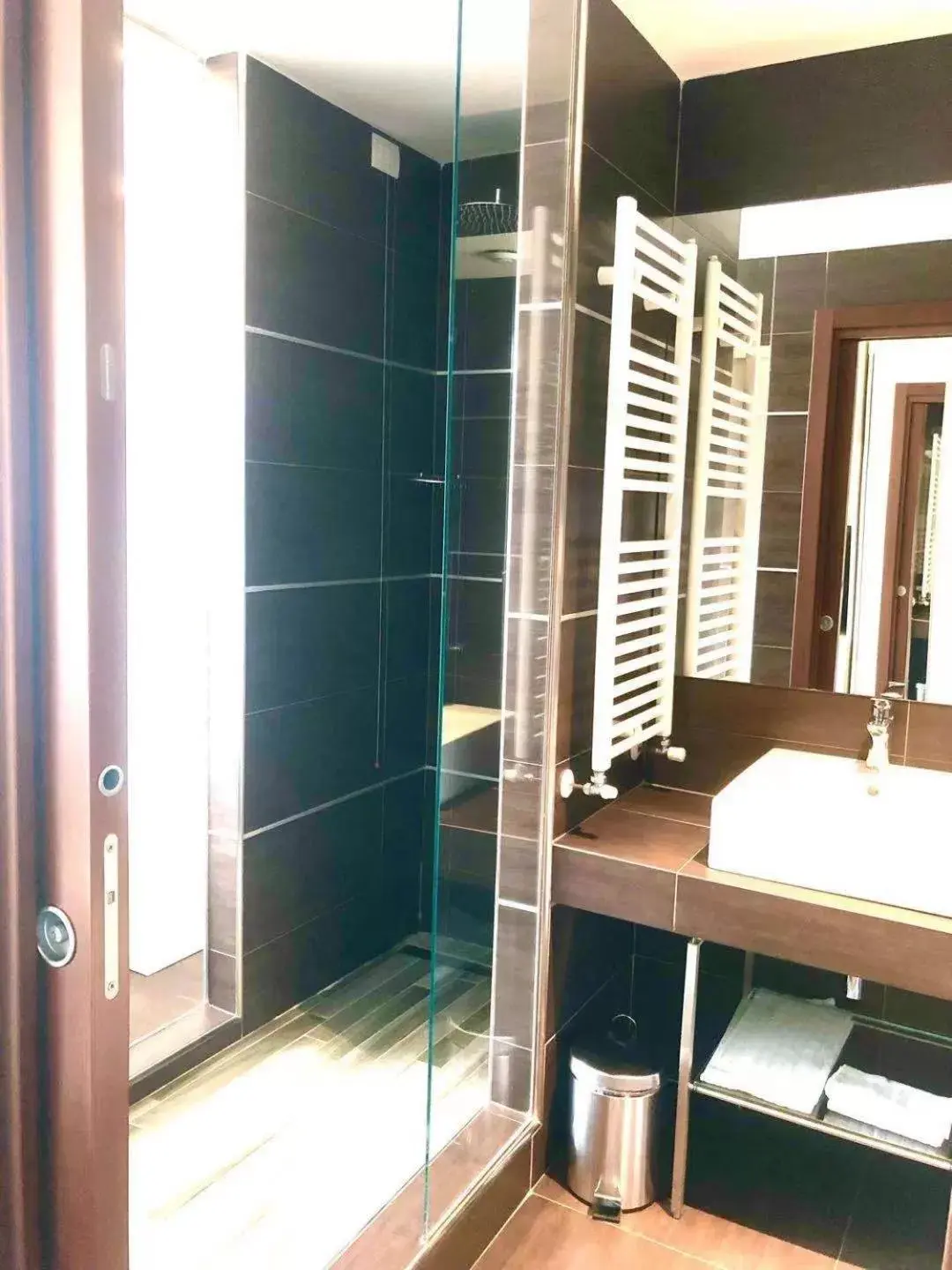 Shower, Bathroom in Hotel Datini