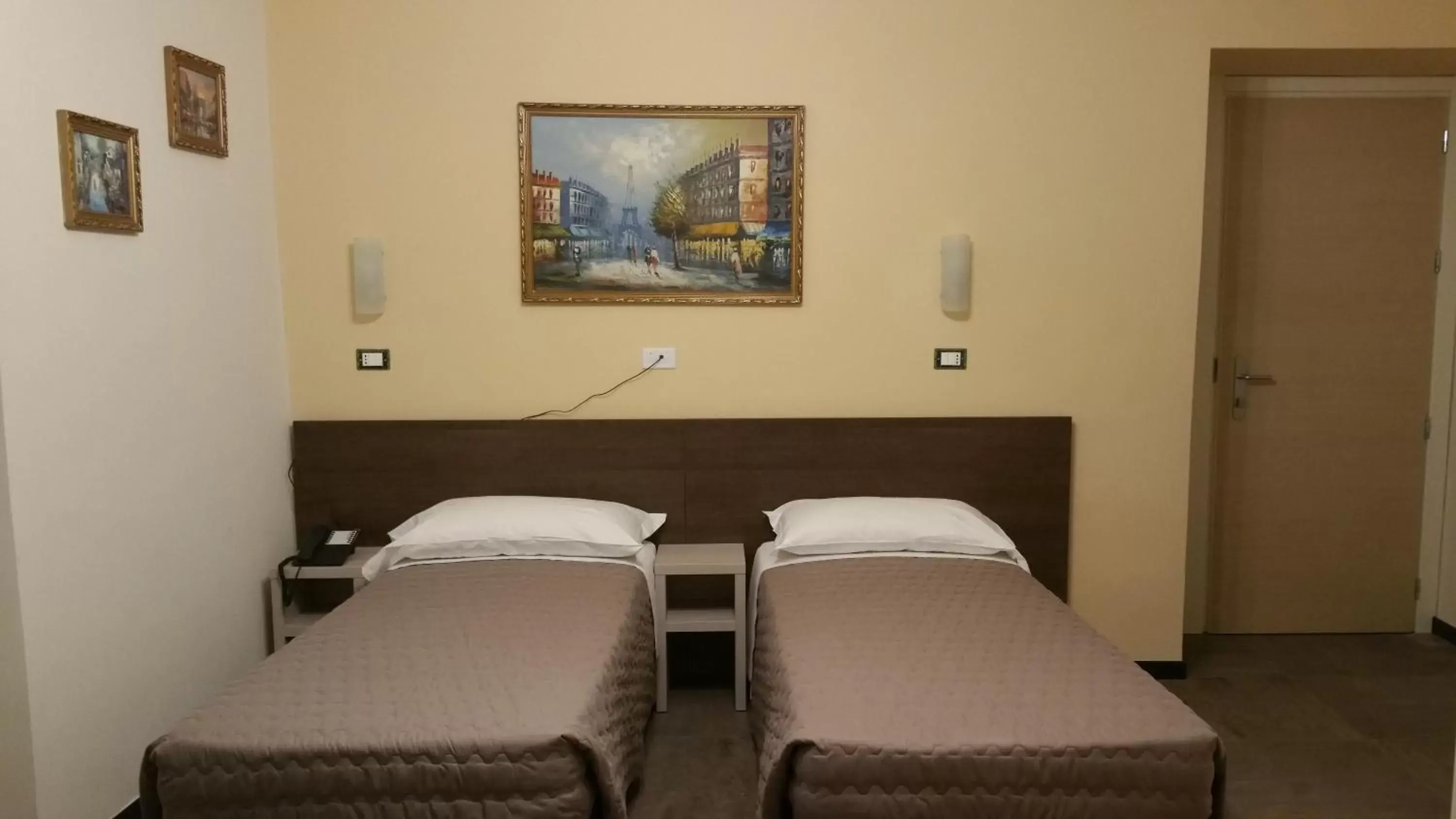 Bed in Hotel Tommaseo Bed in Hotel Tommaseo