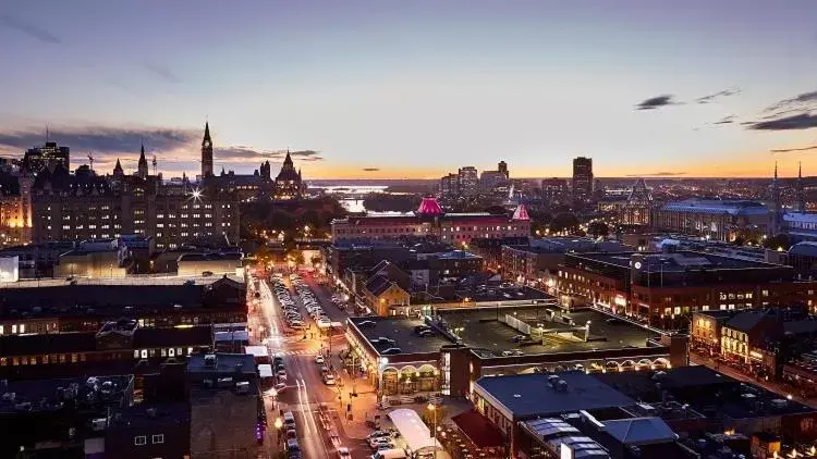 Lounge or bar in Andaz Ottawa Byward Market-a concept by Hyatt