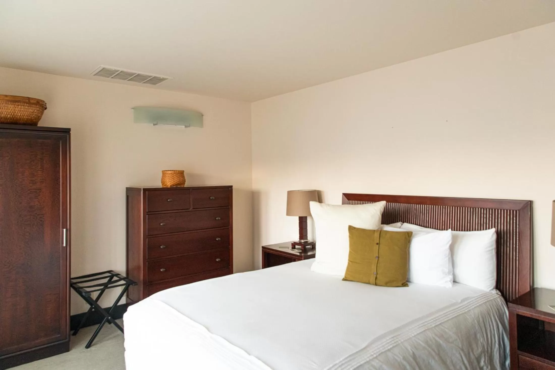 Bedroom, Bed in Noyo Harbor Inn