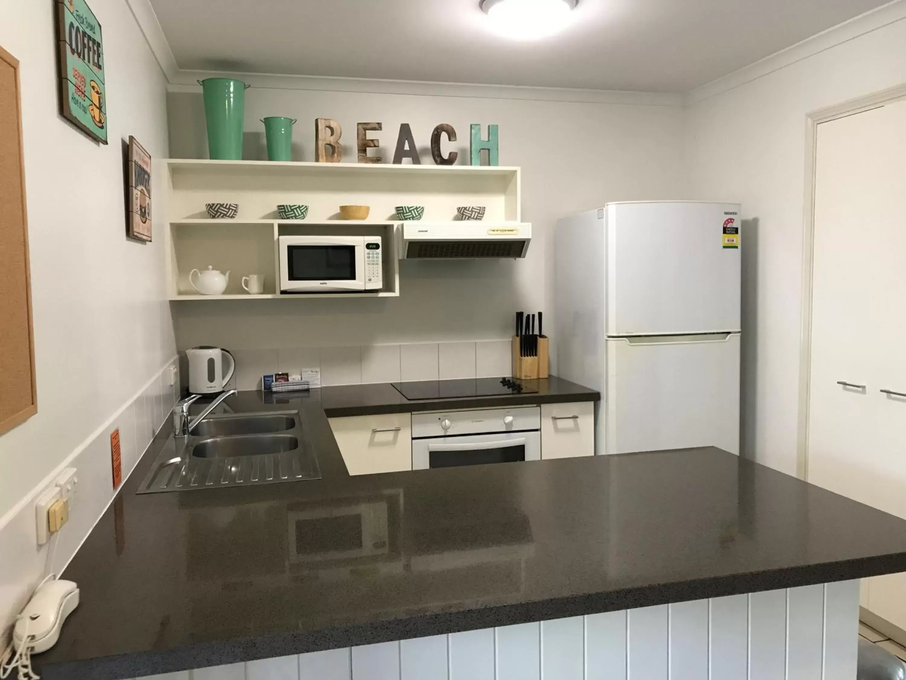 Photo of the whole room, Kitchen/Kitchenette in Coral Beach Noosa Resort