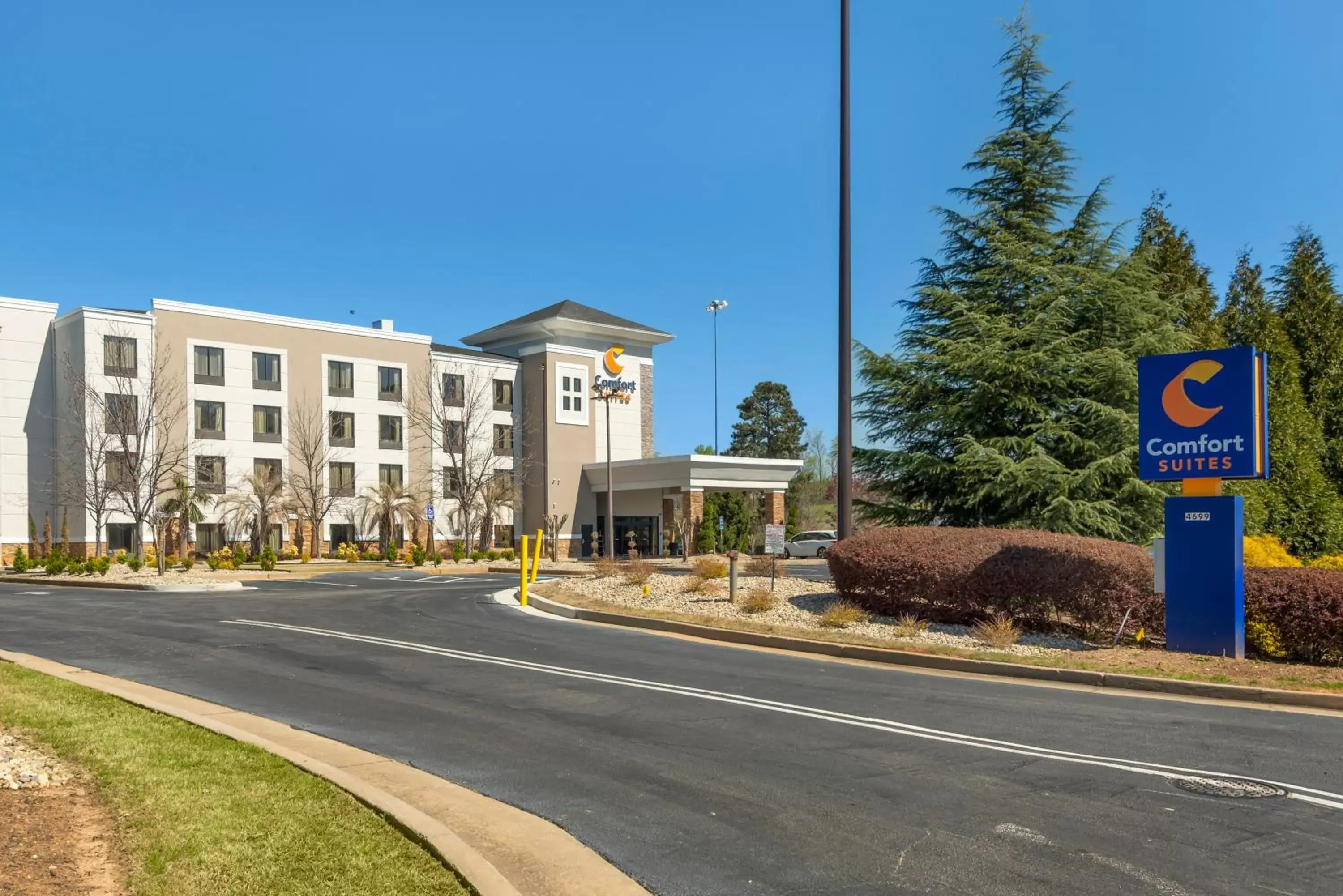 Property building in Comfort Suites Locust Grove Atlanta South