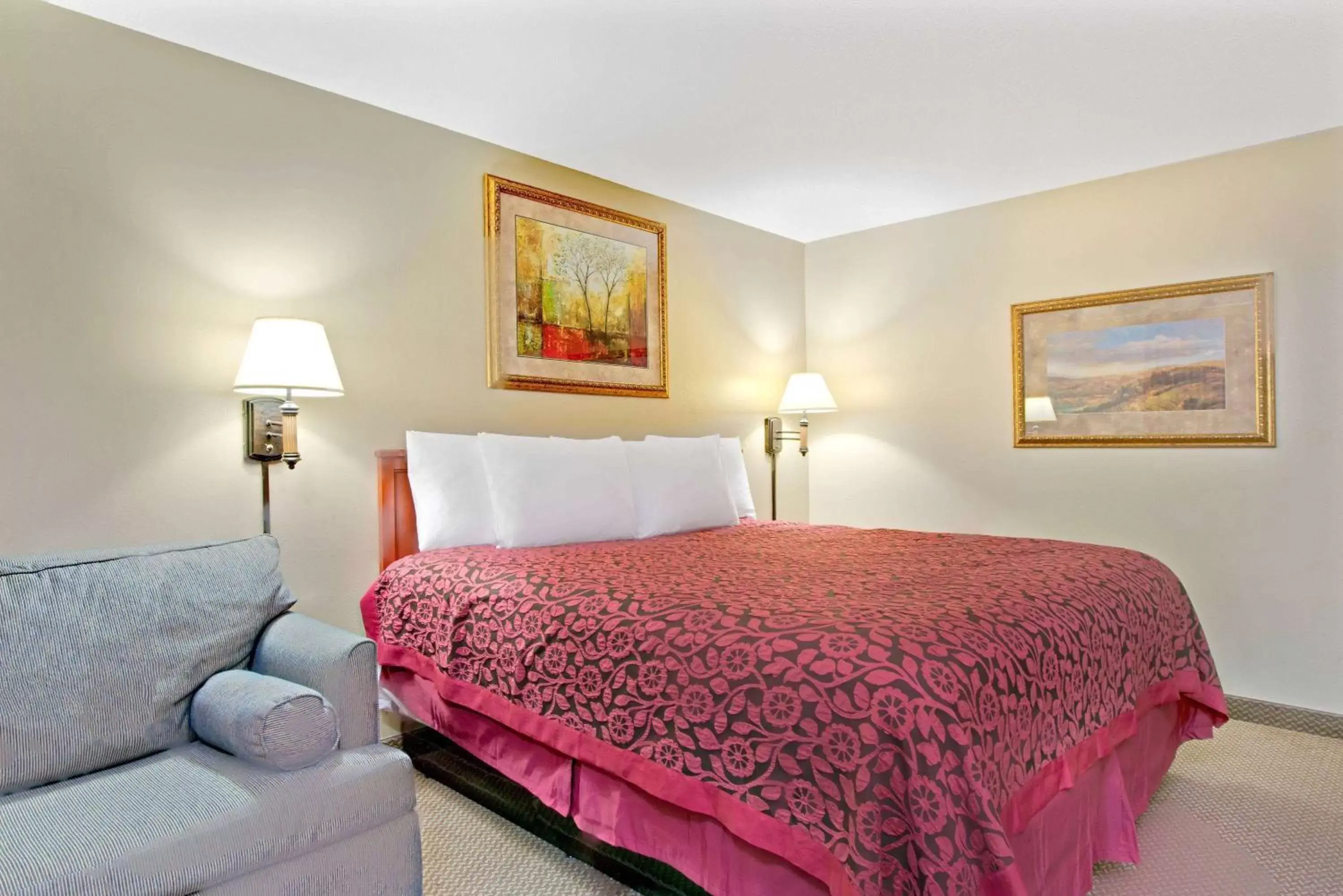 Bedroom, Bed in Days Inn by Wyndham St. Louis/Westport MO