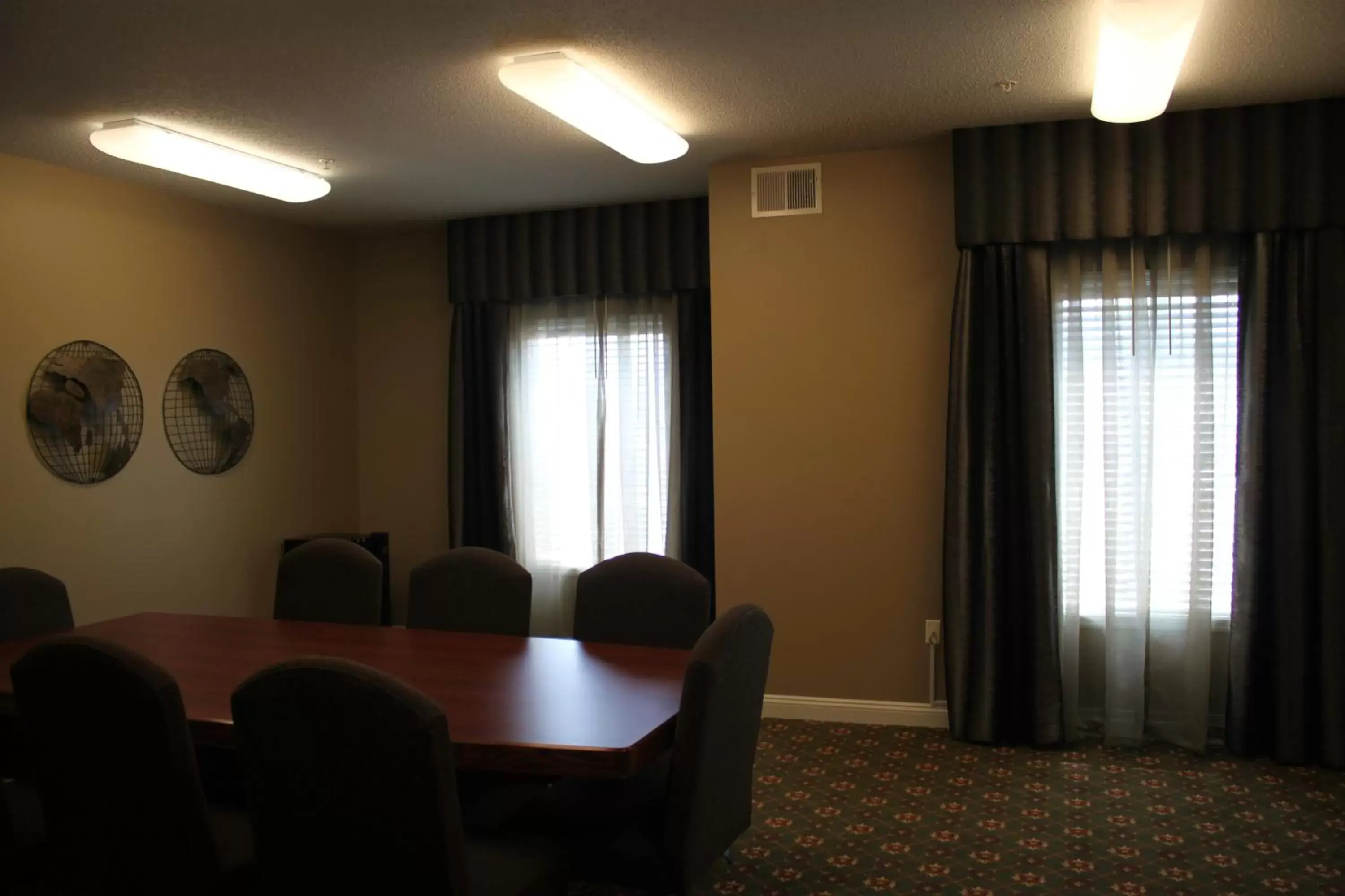 Meeting/conference room in GrandStay Hotel & Suites Ames