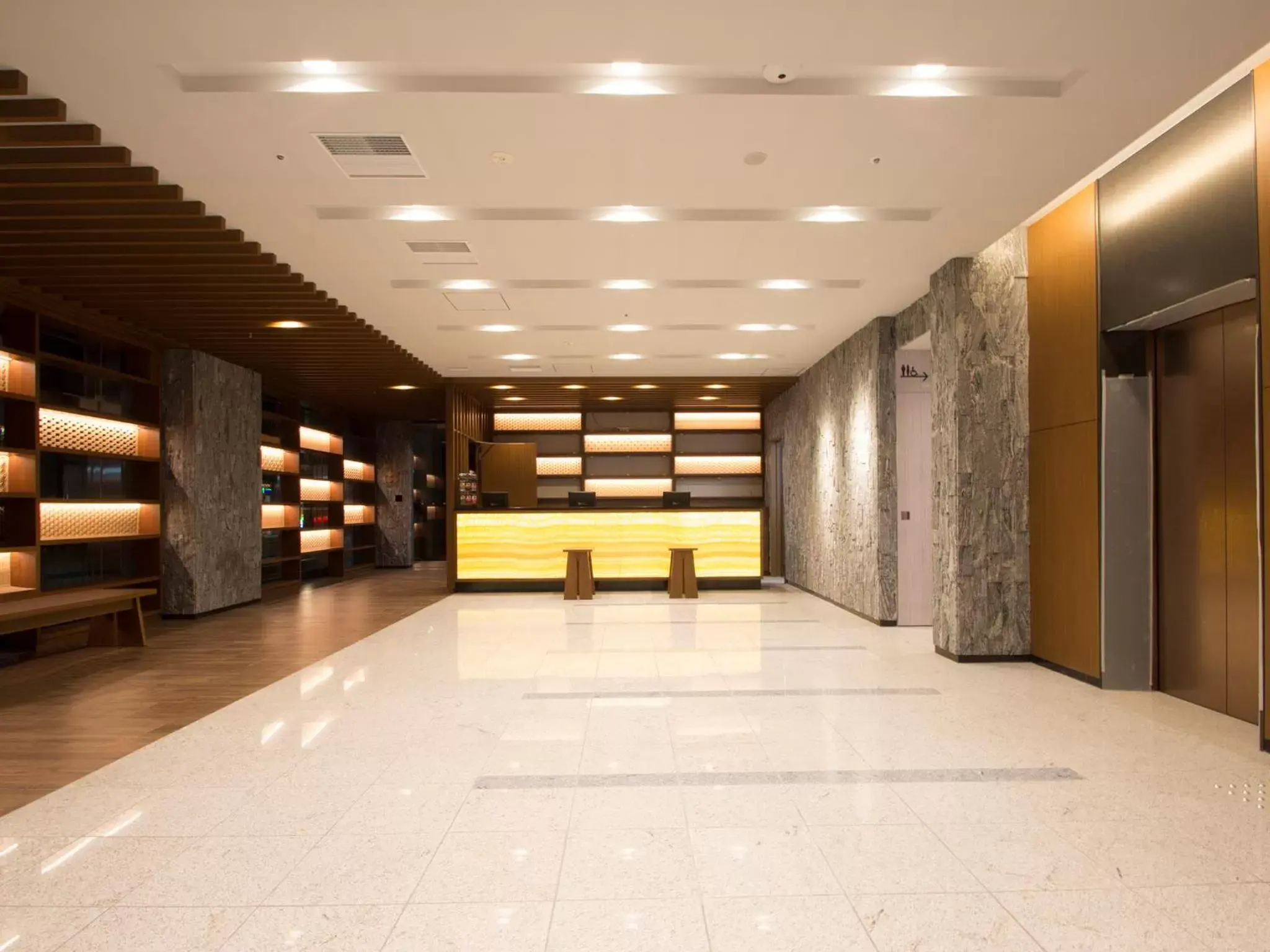 Lobby or reception in Hearton Hotel Shinsaibashi Nagahoridouri