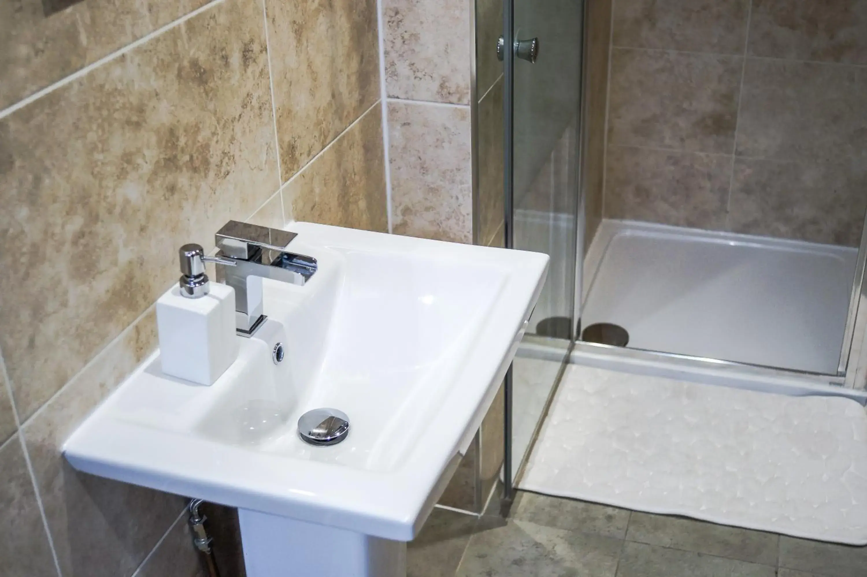 Shower, Bathroom in Tunnard House