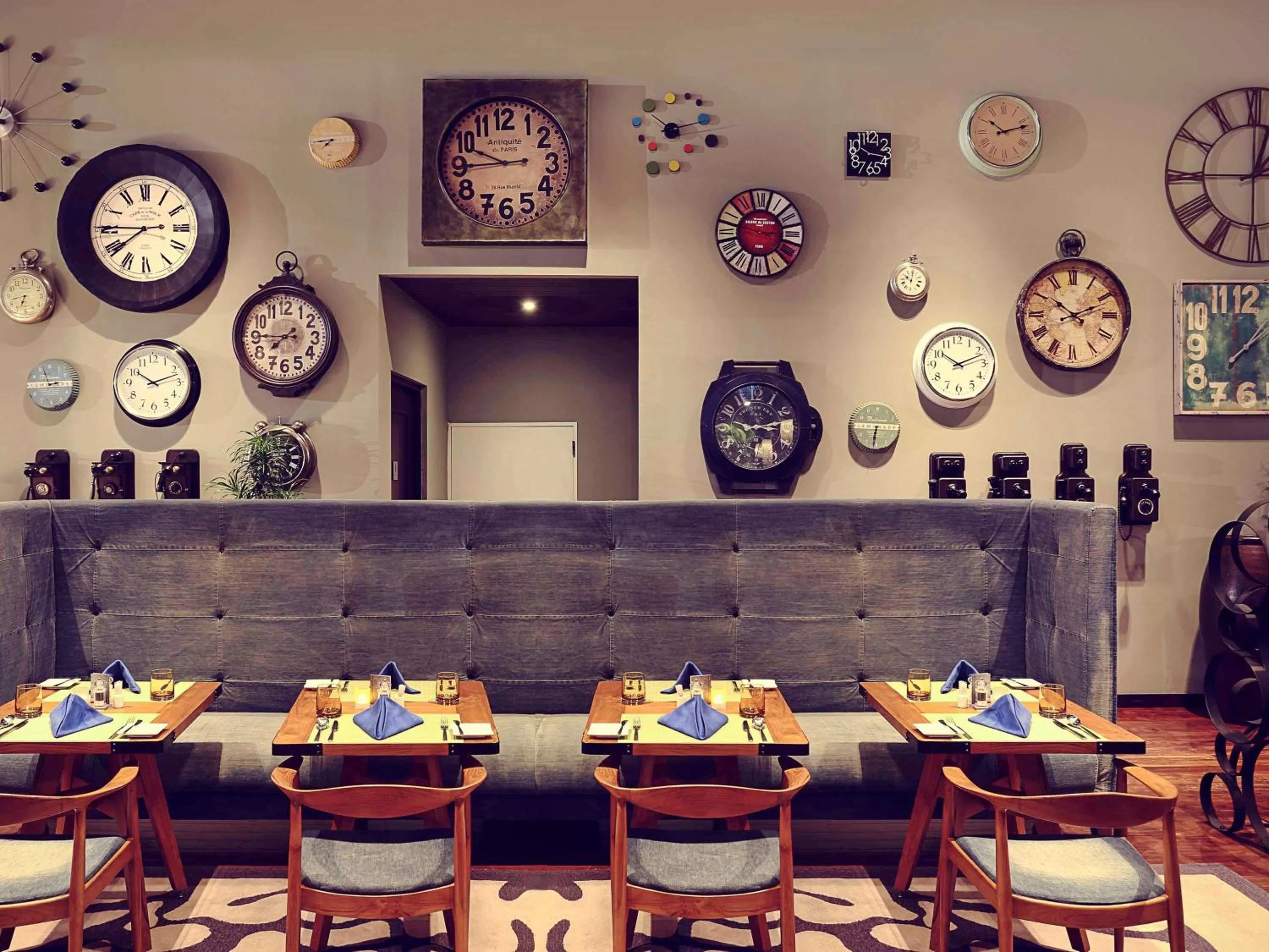 Restaurant/places to eat in Mercure Jakarta Simatupang