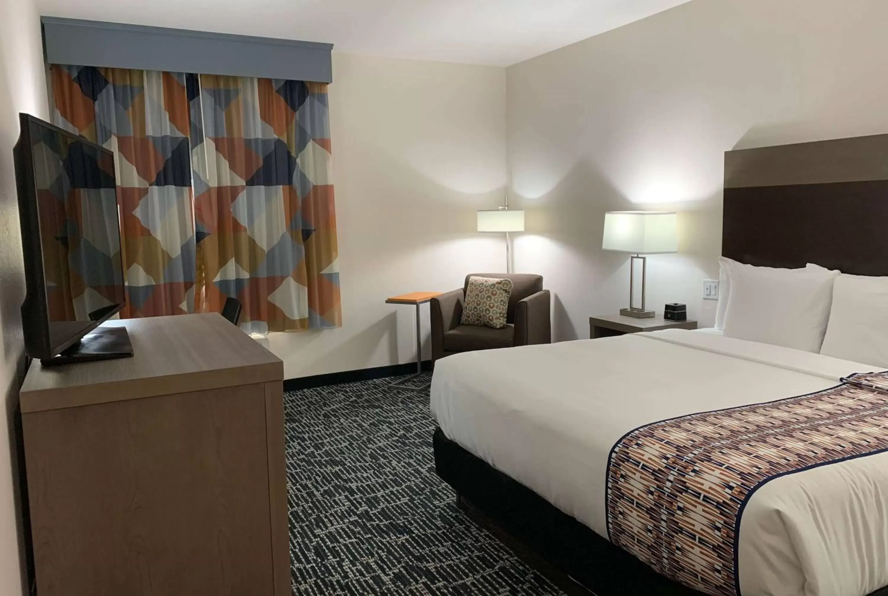Photo of the whole room in La Quinta Inn & Suites by Wyndham - Red Oak TX IH-35E