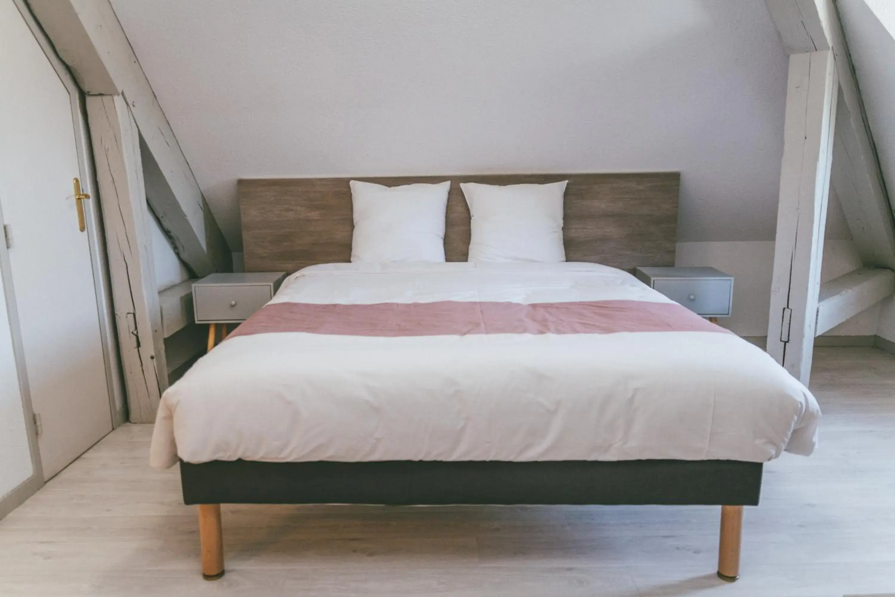 Bed in Terres de France - Appart'Hotel le Splendid