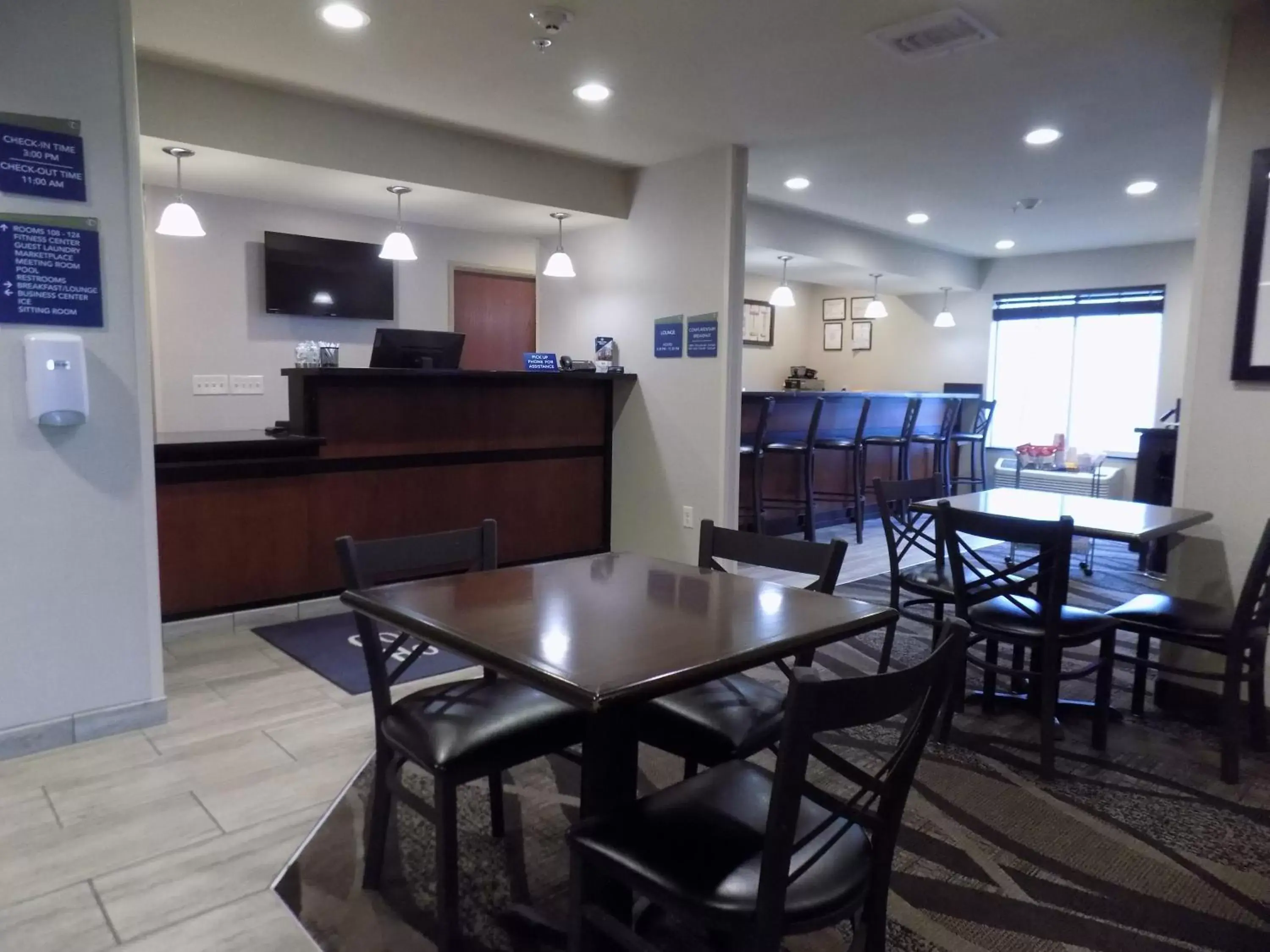 Lobby or reception, Restaurant/Places to Eat in Cobblestone Hotel & Suites - Seward