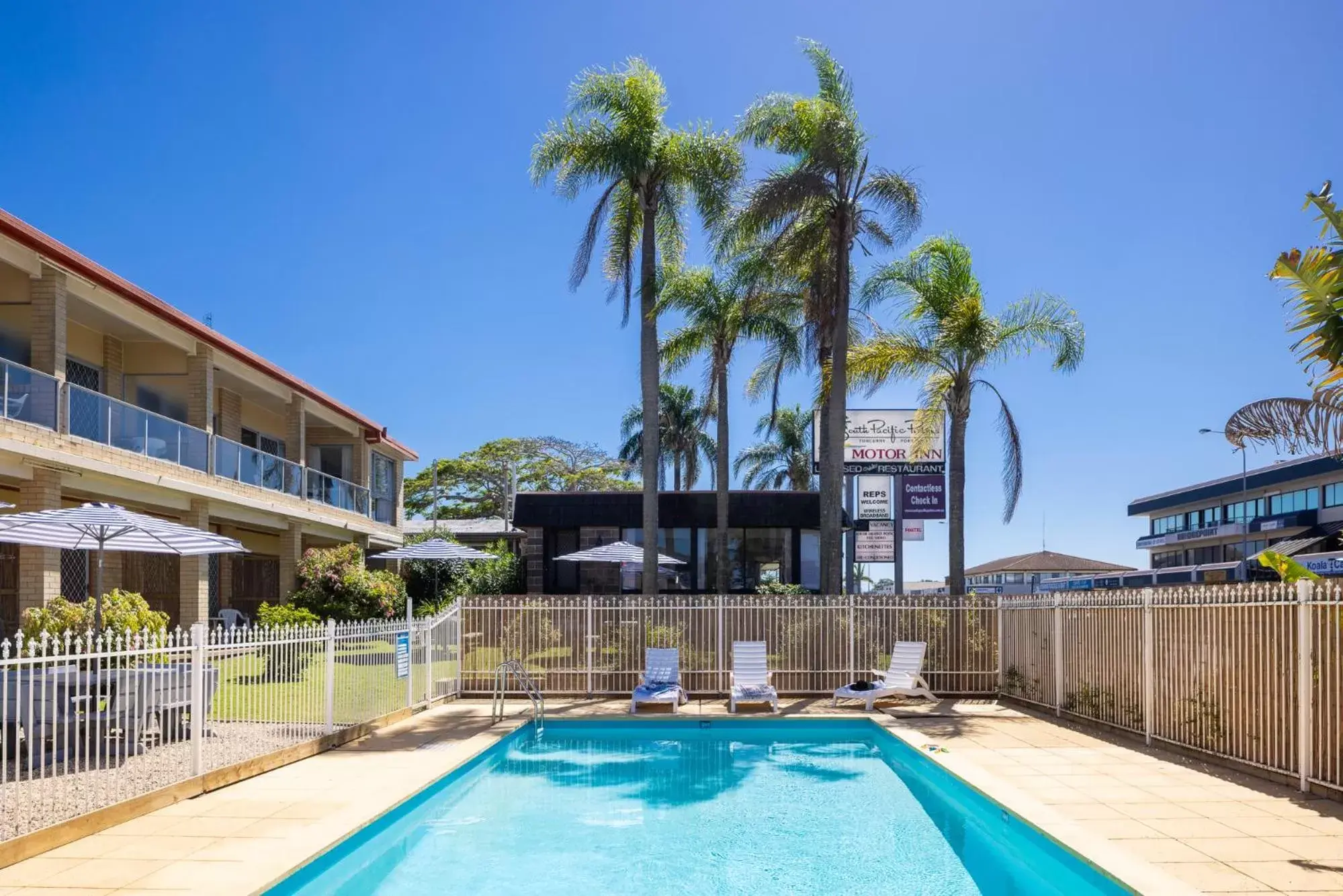 Swimming Pool in South Pacific Palms Motor Inn