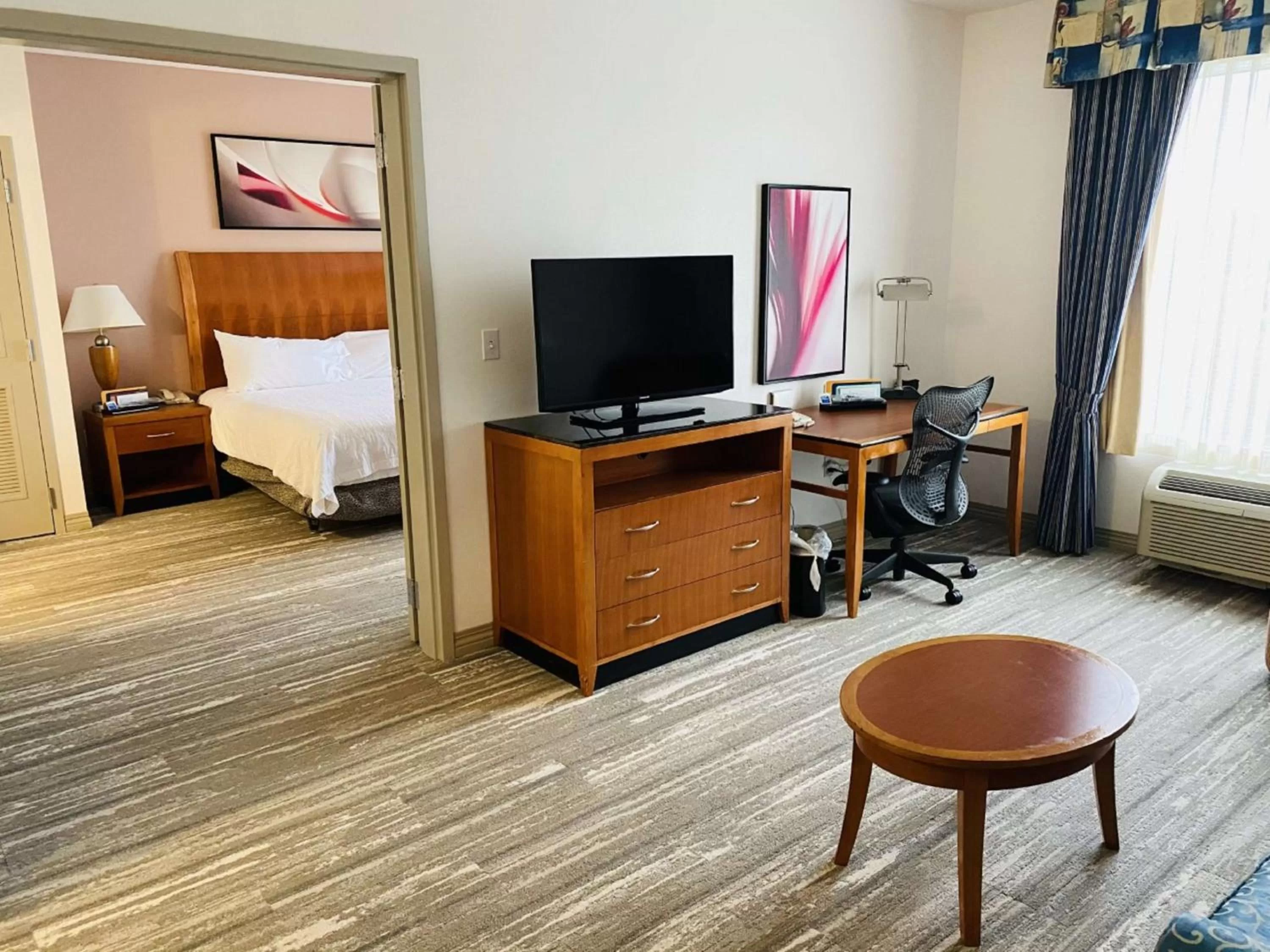 Living room, Bed in Hilton Garden Inn Columbia