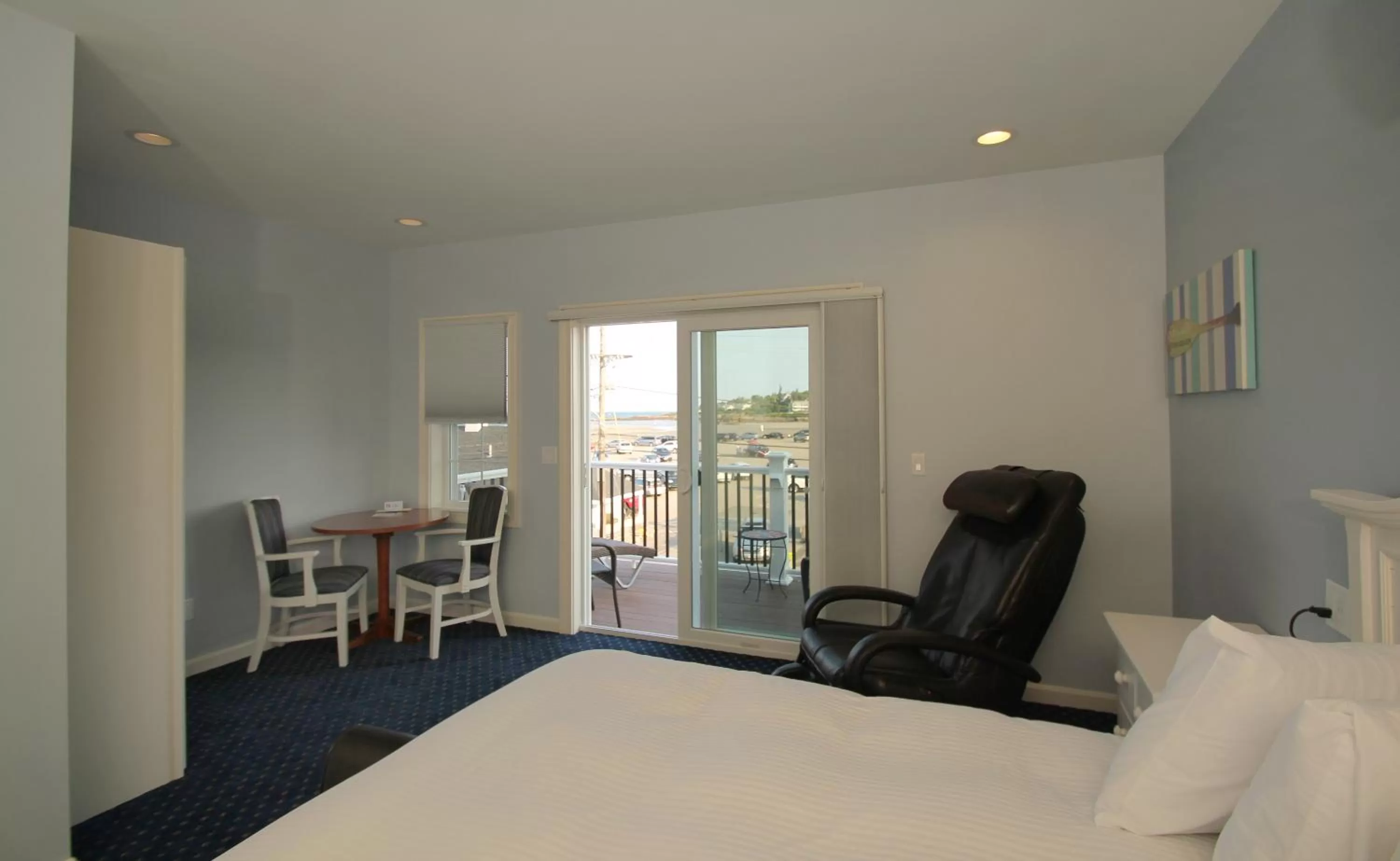 Dining area in Norseman Resort on the Beach