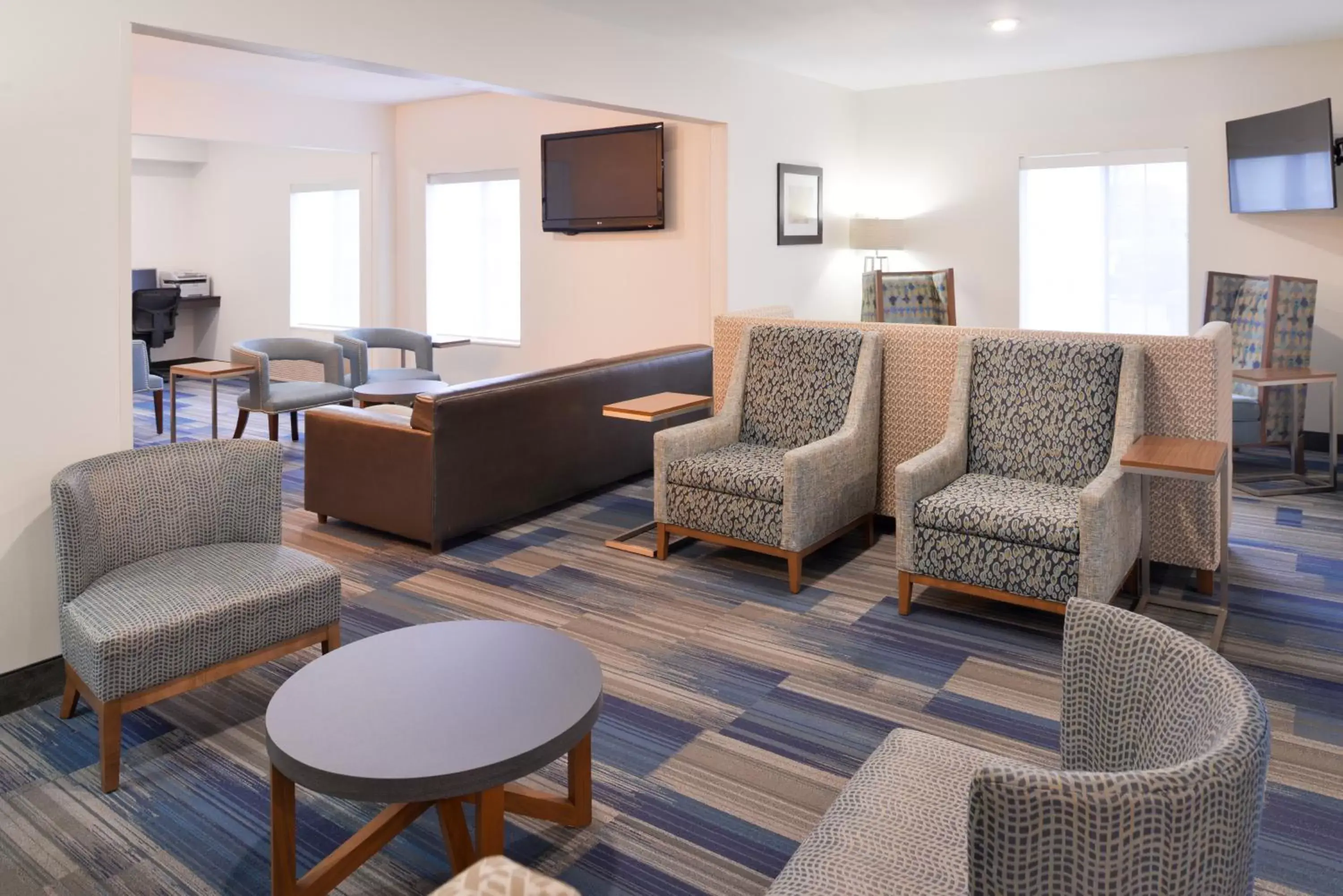 Property building, Seating Area in Holiday Inn Express Hotel & Suites Sioux Falls At Empire Mall, an IHG Hotel