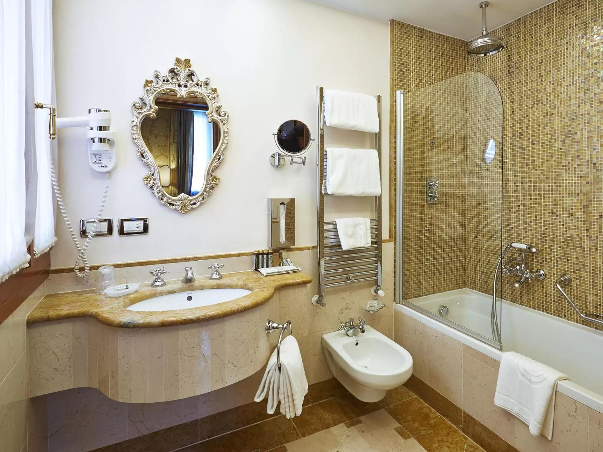 Toilet in Canal Grande