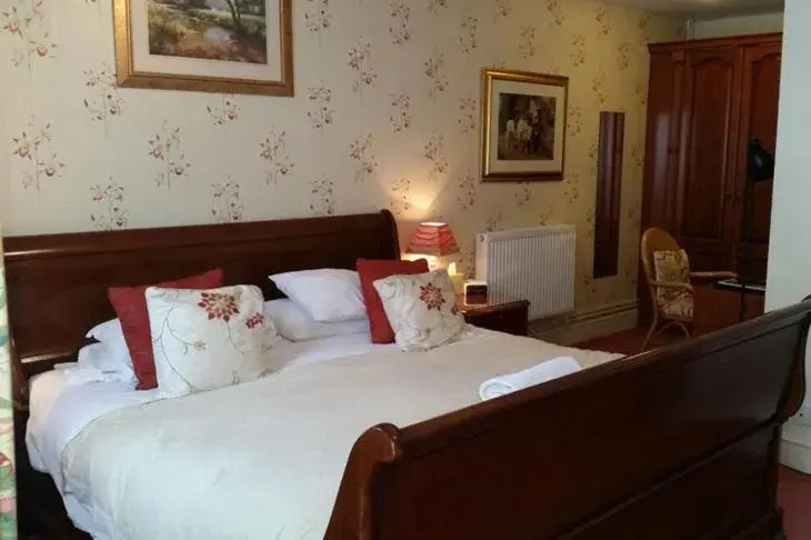Bed in The Cottage Hotel