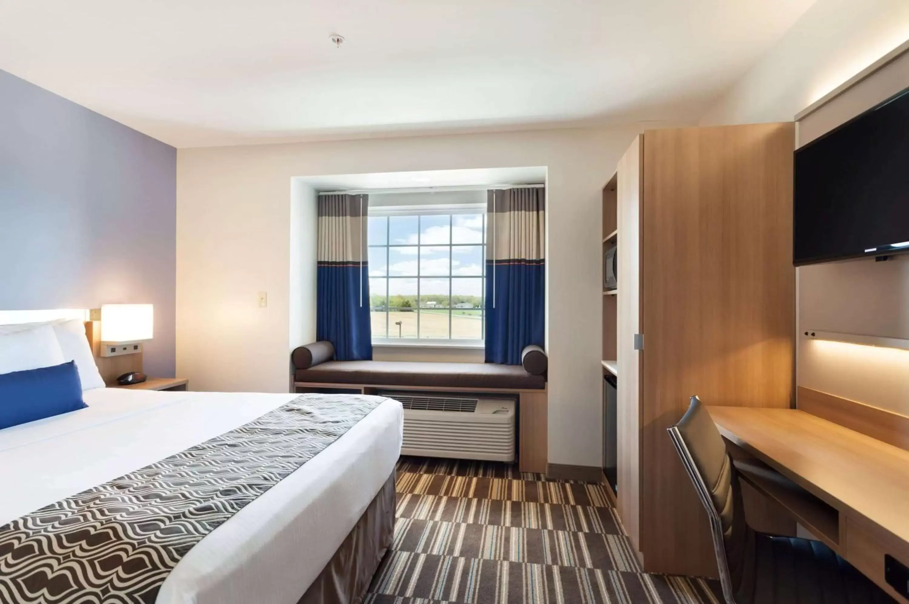 Photo of the whole room, Bed in Microtel Inn & Suites by Wyndham Aurora