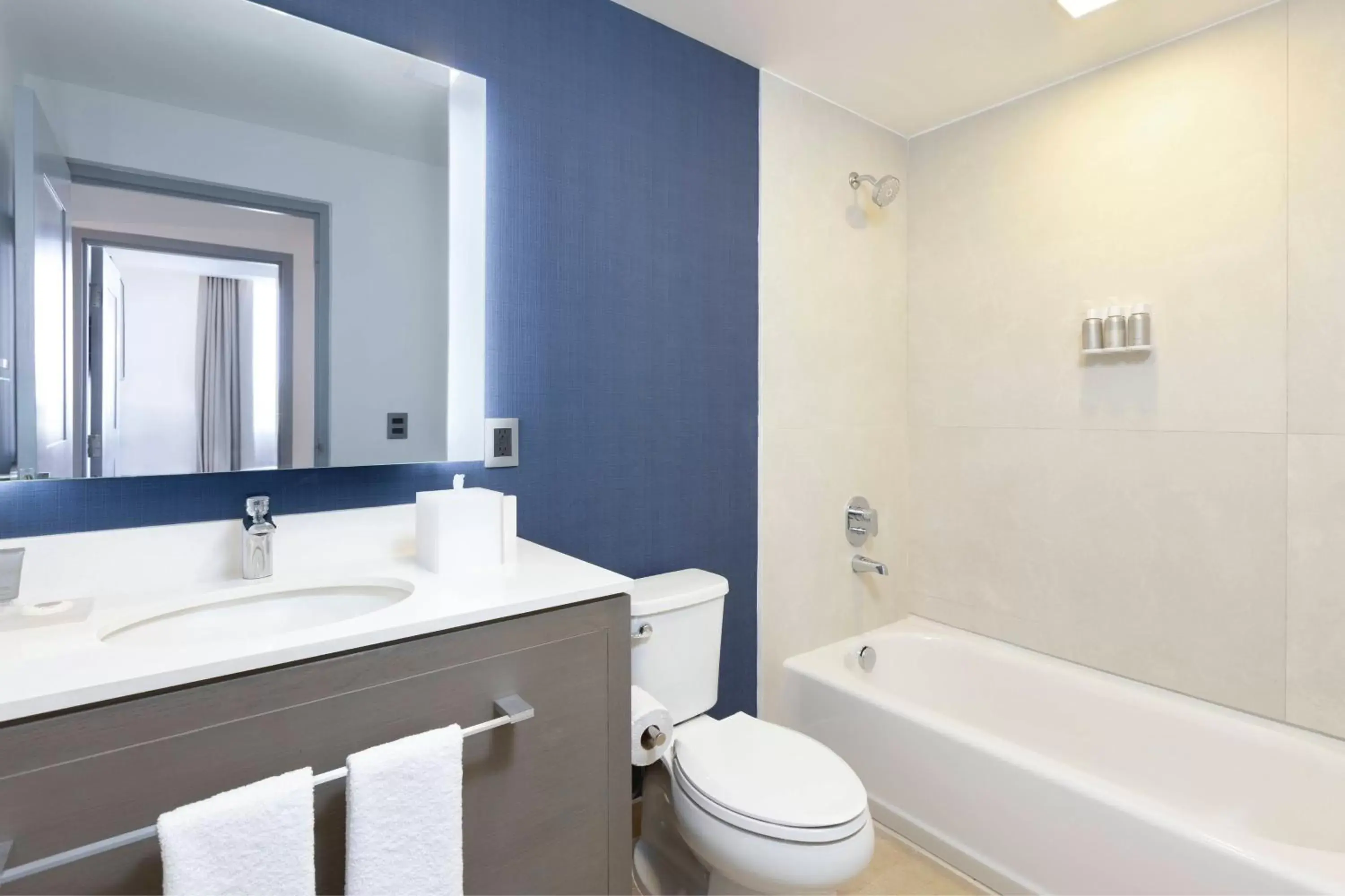 Bathroom in Residence Inn by Marriott Cancun Hotel Zone