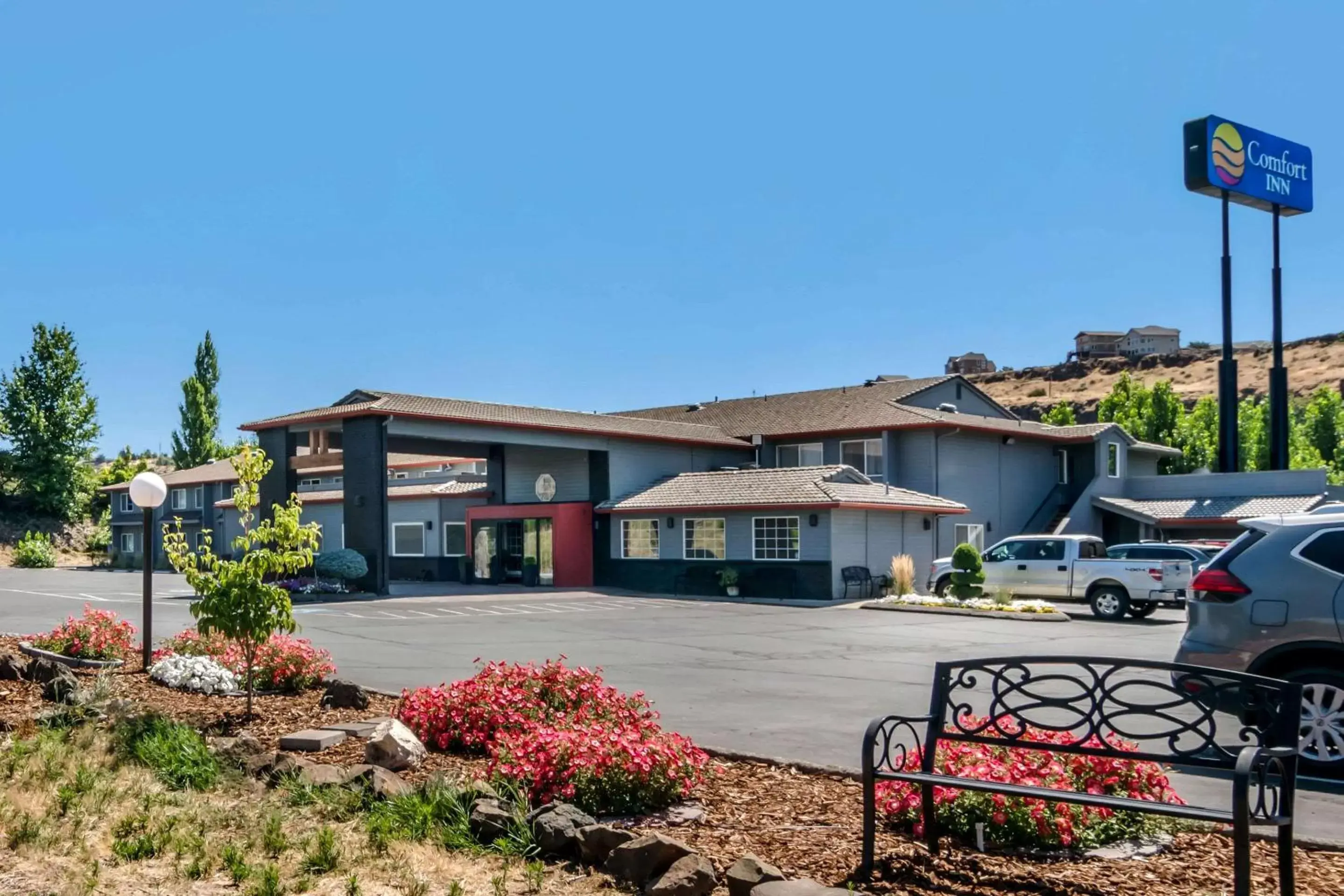 Property building in Comfort Inn Columbia Gorge