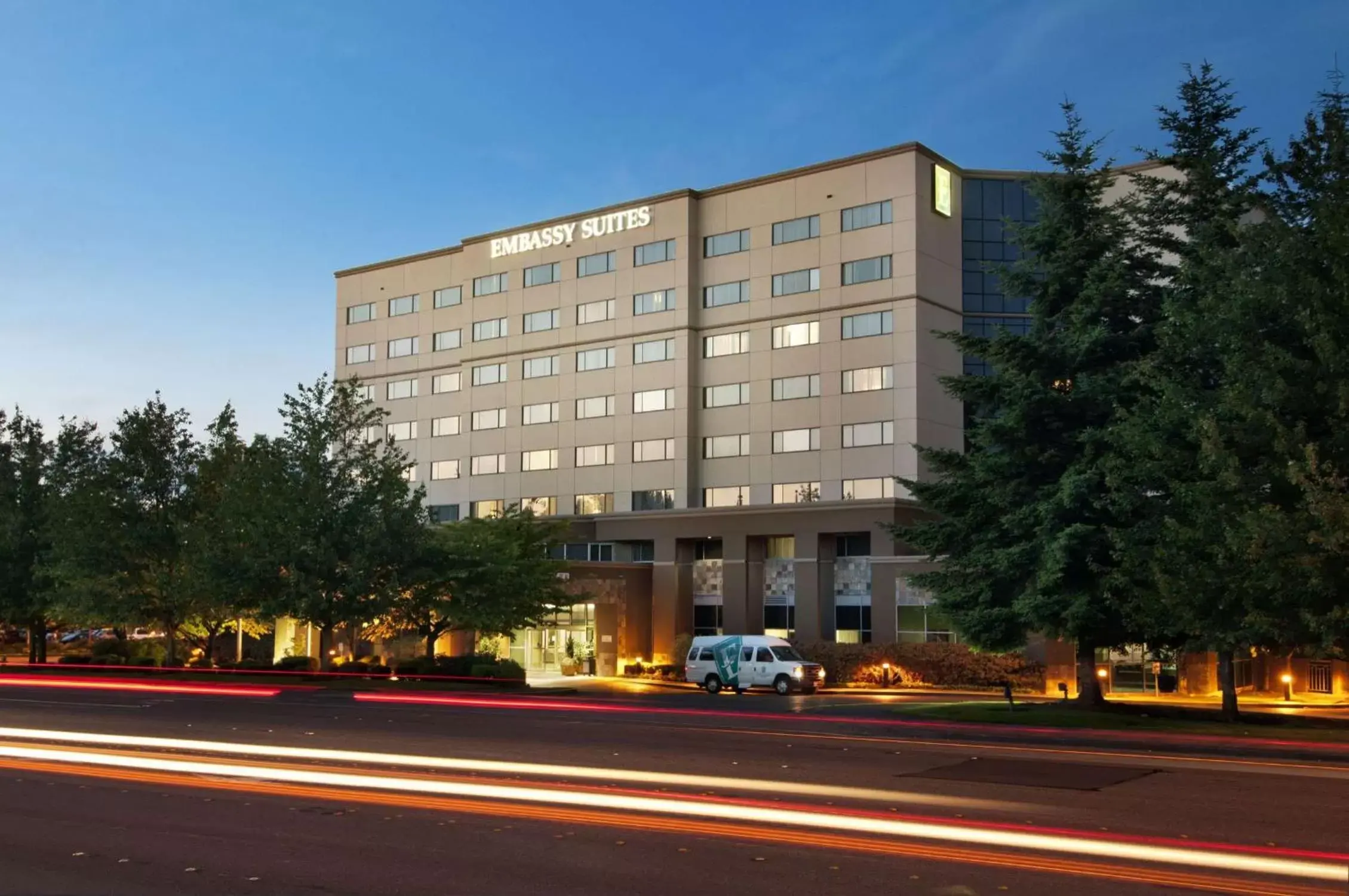 Property Building in Embassy Suites By Hilton Seattle - Tacoma International Airport