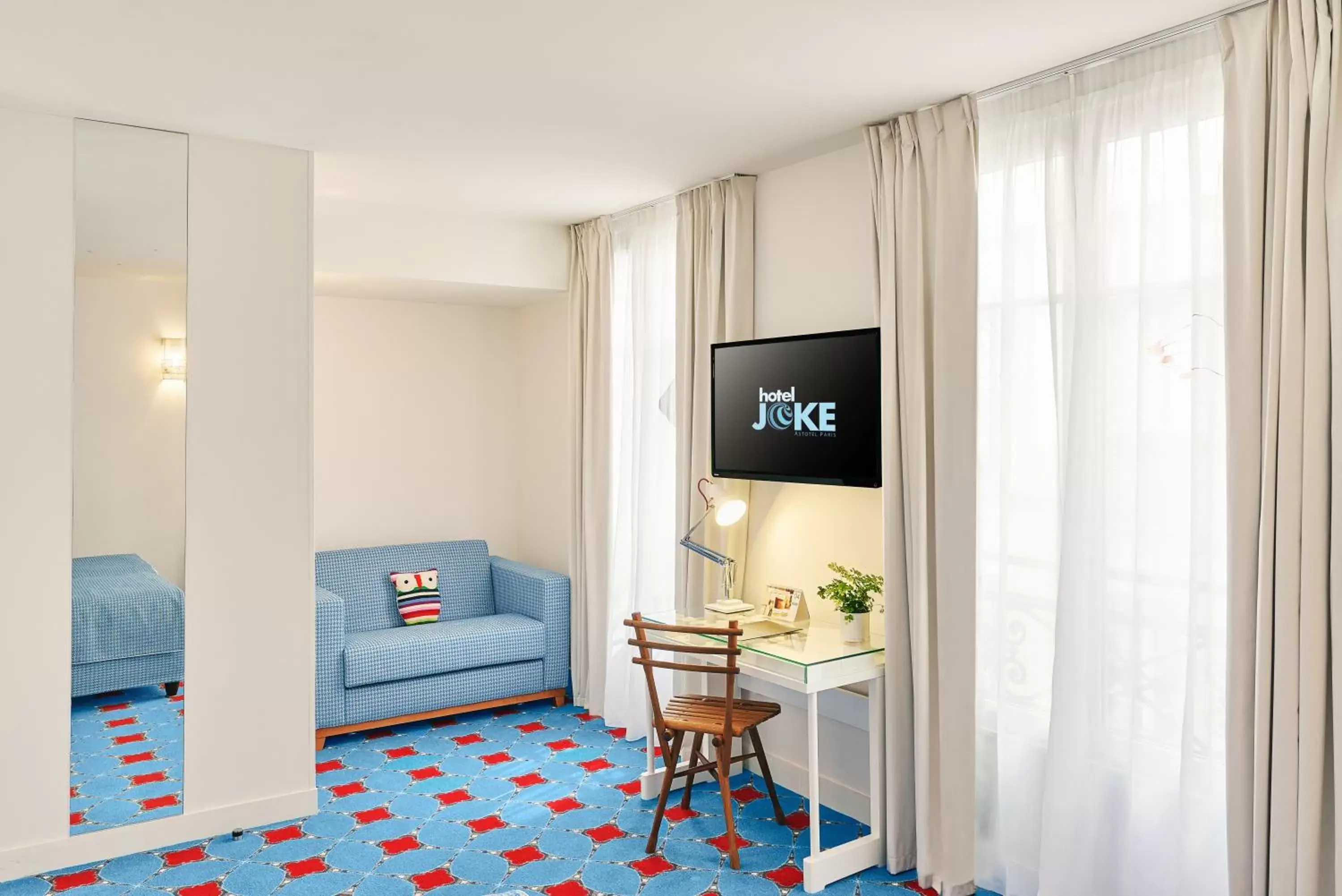 Photo of the whole room, TV/Entertainment Center in Hotel Joke - Astotel