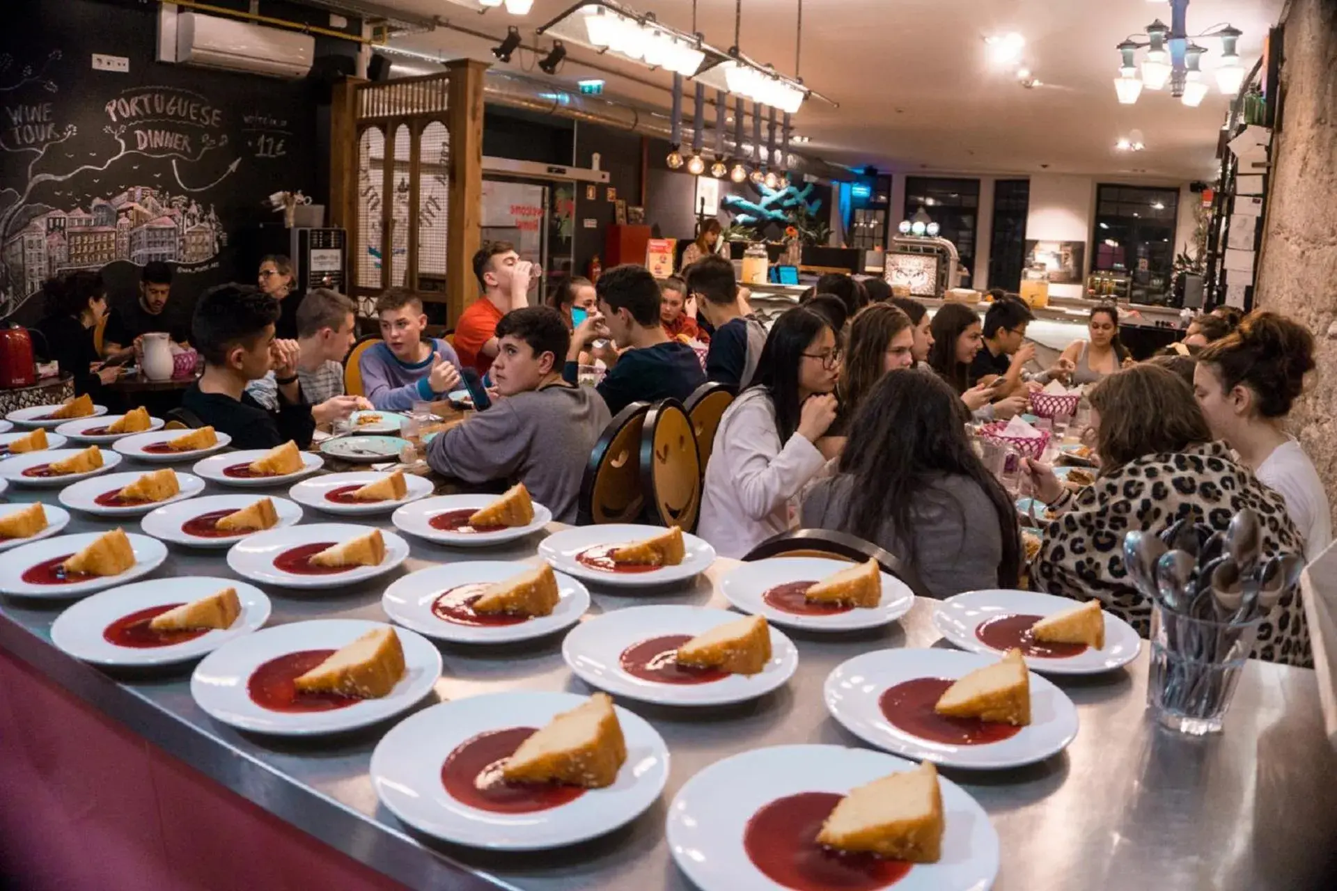 Dinner in Nice Way Porto Hostel