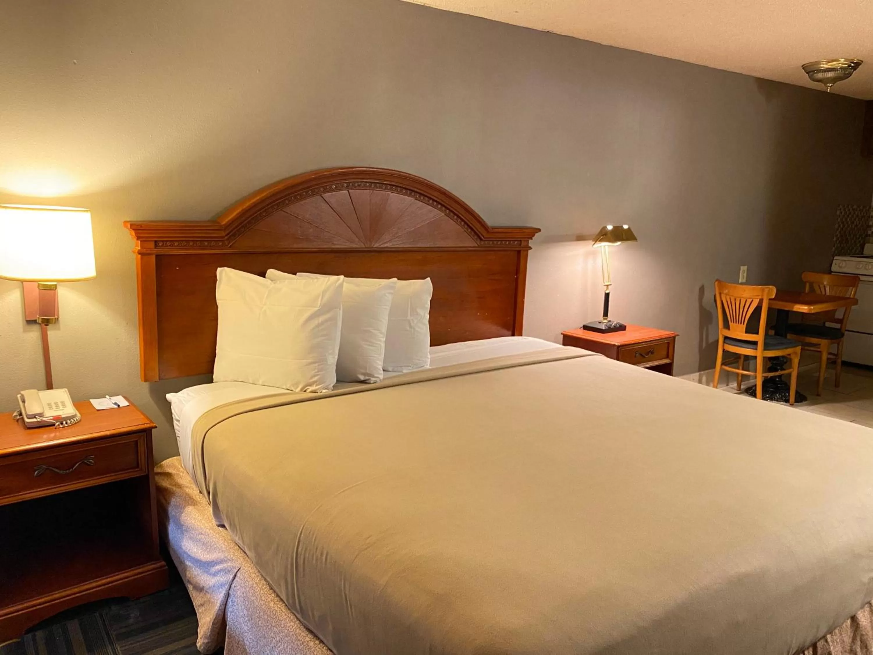 Bedroom, Bed in Travelodge by Wyndham Laurel Ft Meade Near NSA