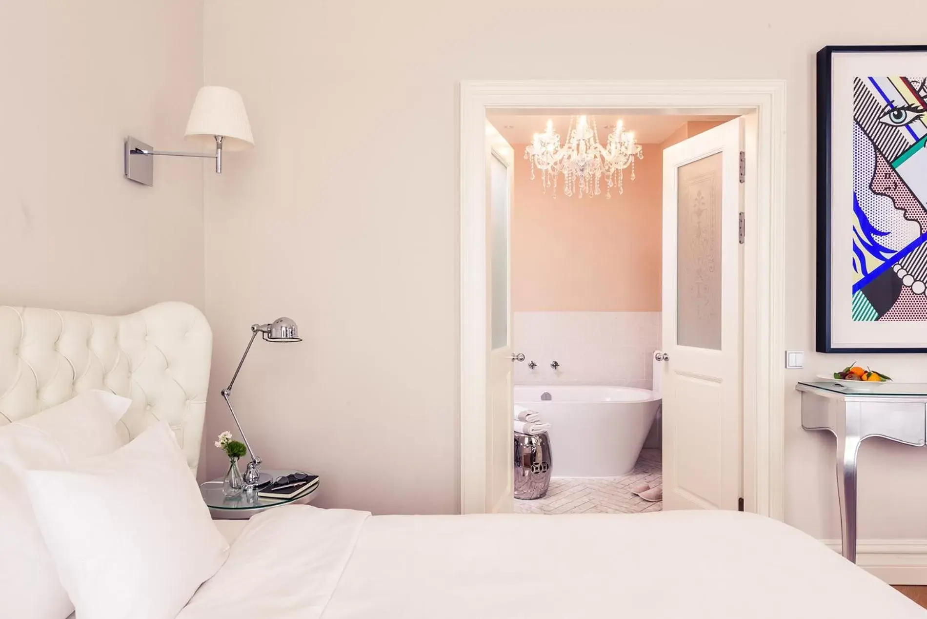 Bathroom, Bed in Hotel Sans Souci Wien