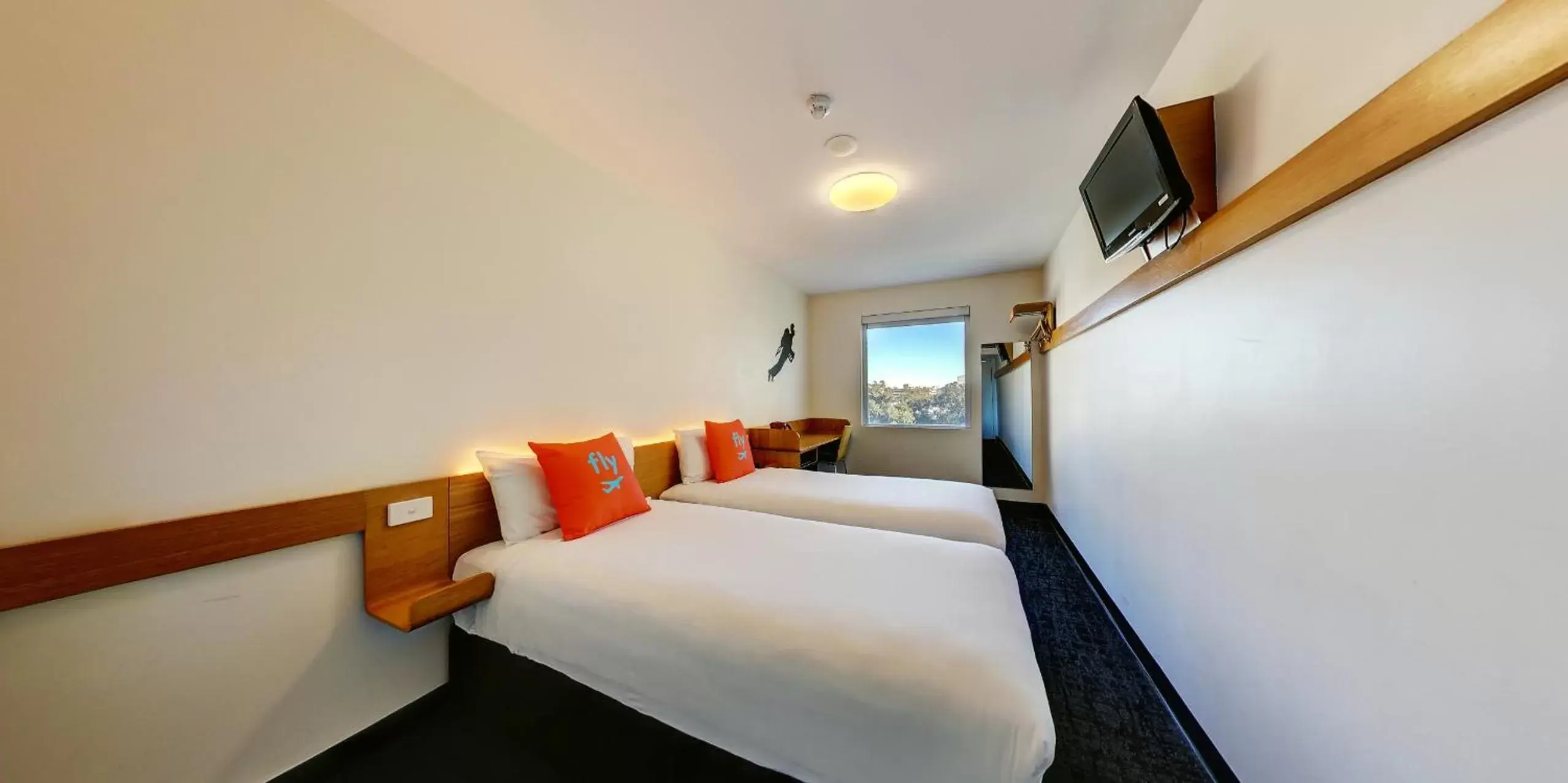 Photo of the whole room, Bed in ibis budget Sydney Airport